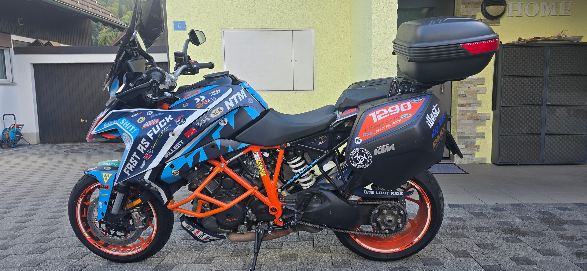 KTM 1290 Super Duke GT-image-1