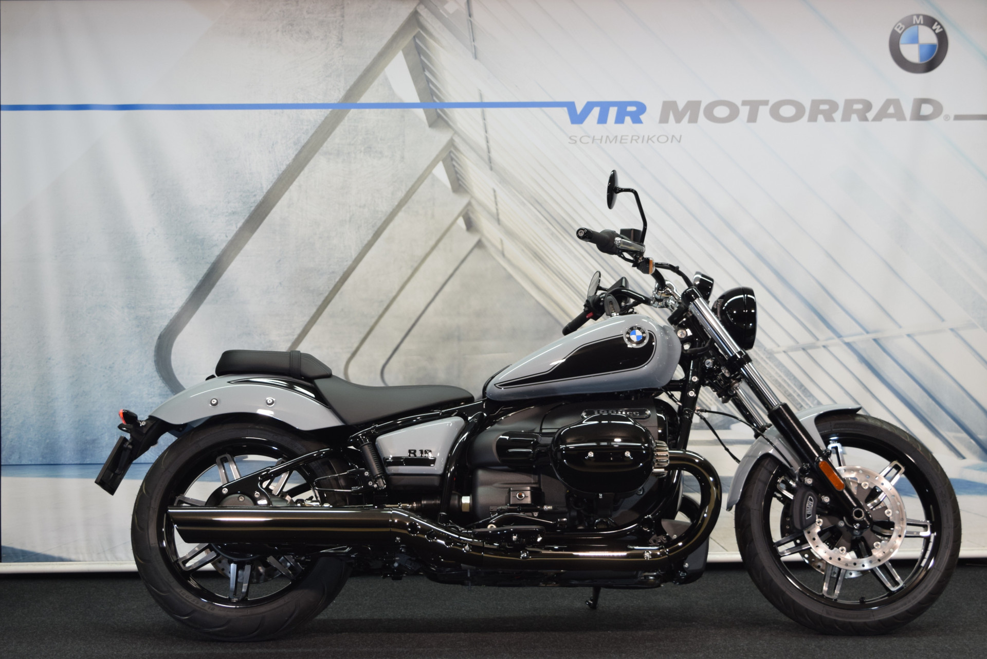 BMW R 18 Blacked Out-image-1