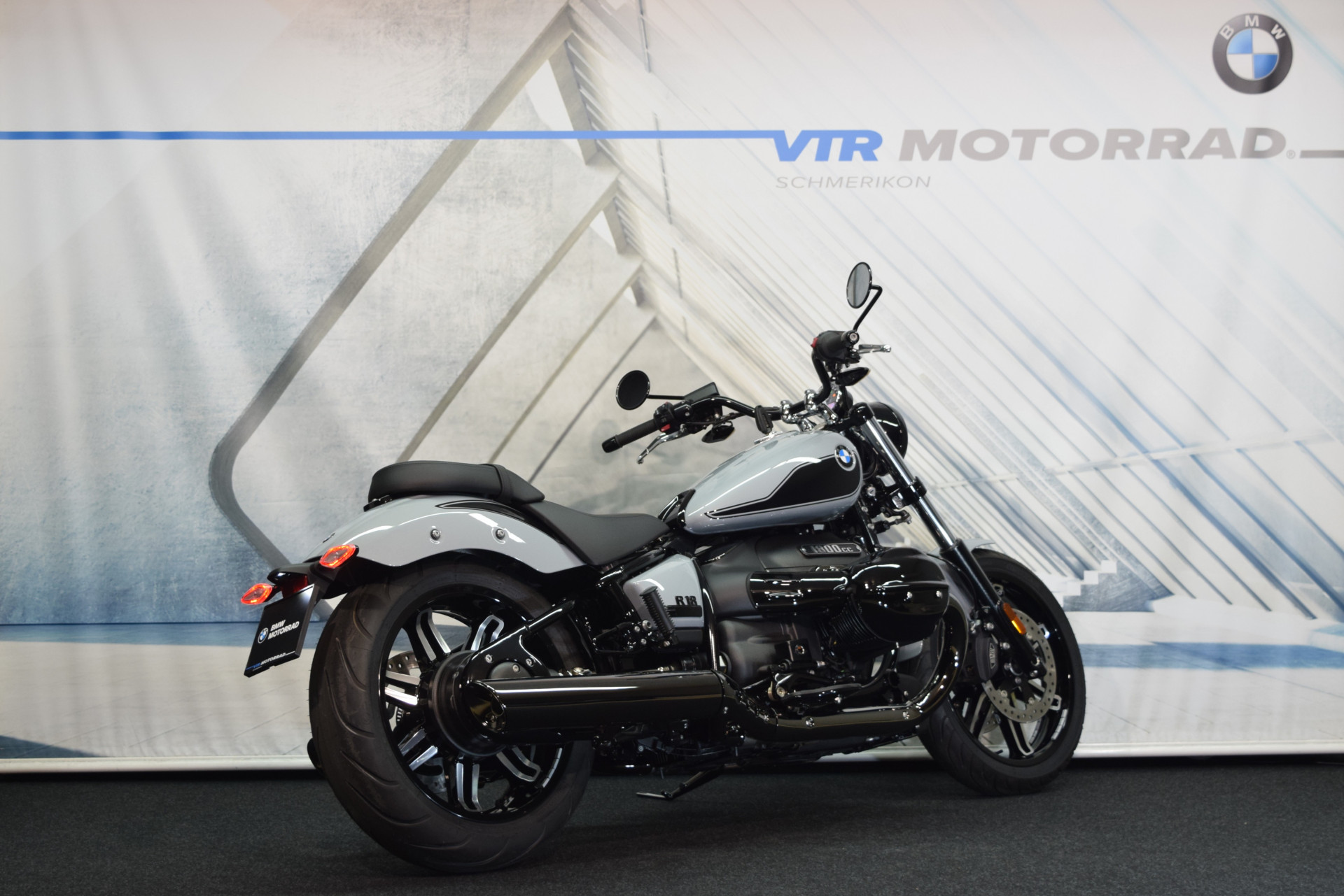 BMW R 18 Blacked Out-image-2
