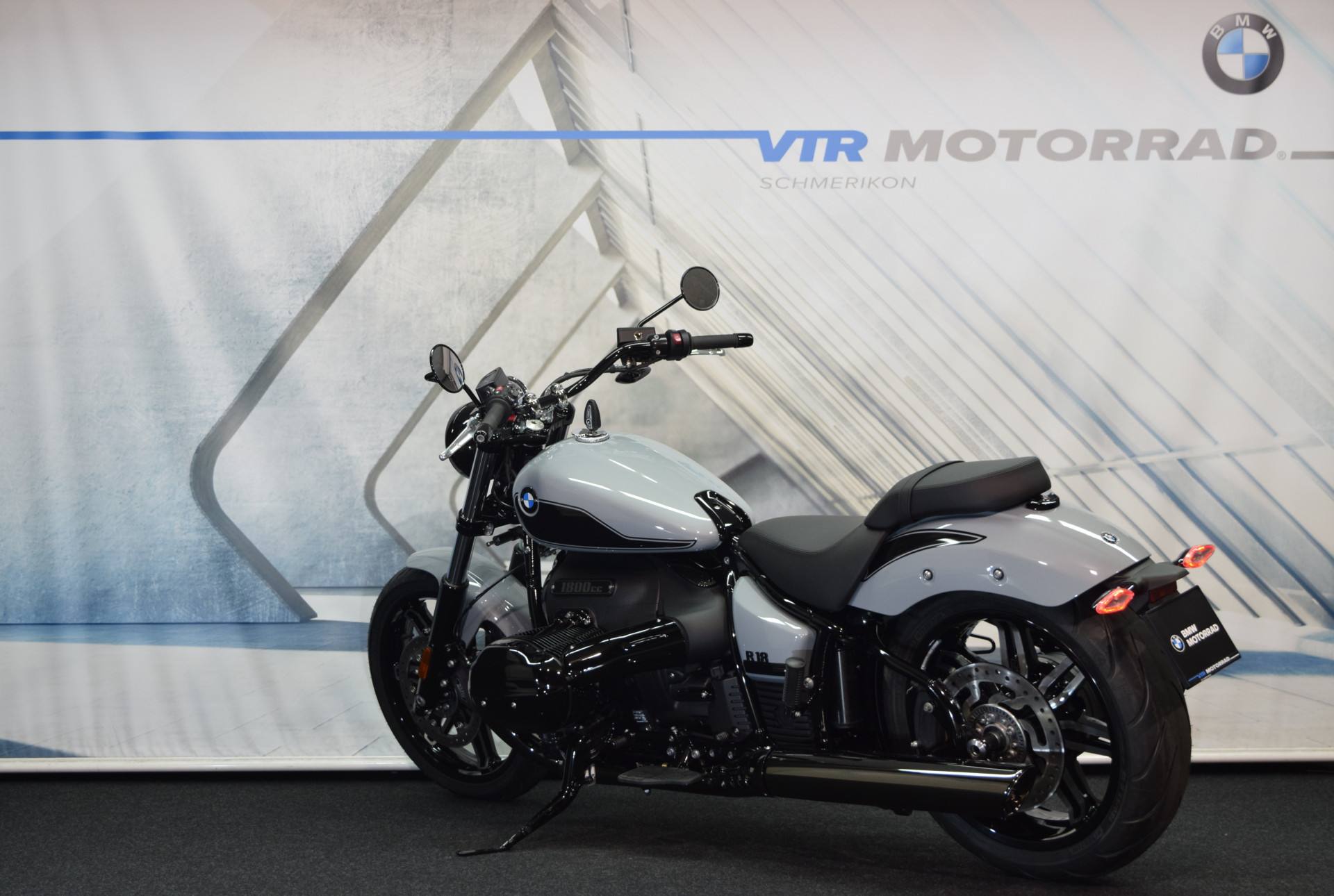 BMW R 18 Blacked Out-image-3