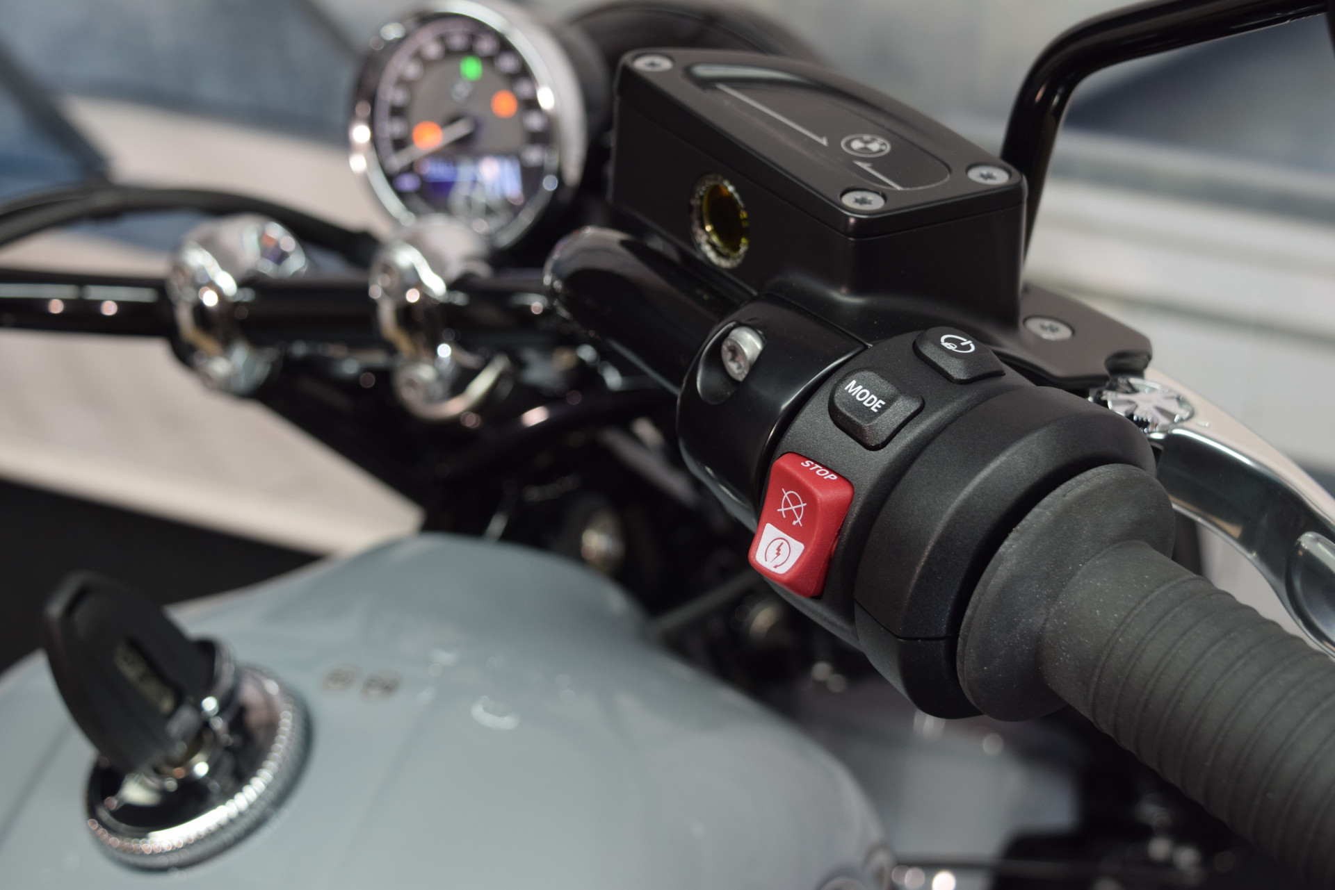 BMW R 18 Blacked Out-image-7