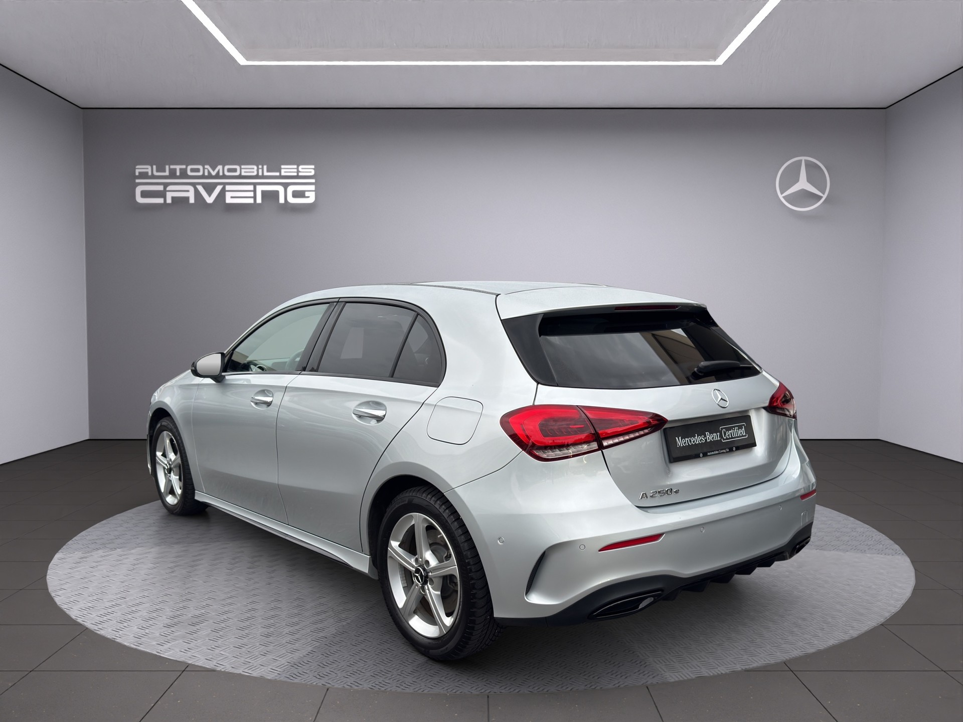 MERCEDES-BENZ A 250e AMG Line 8G-DCT-showroom-element-2
