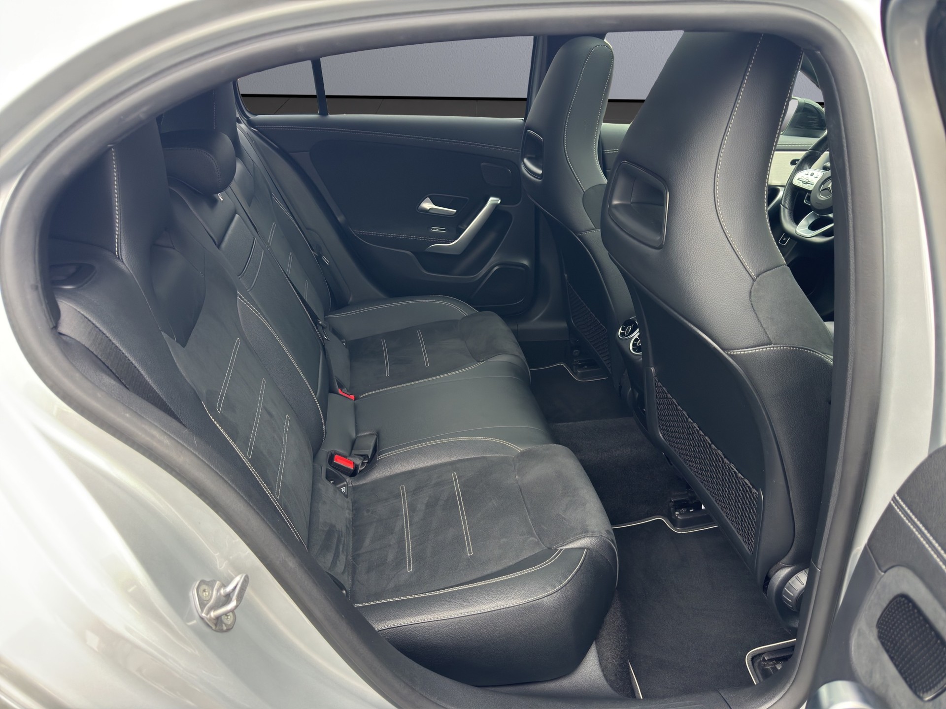 MERCEDES-BENZ A 250e AMG Line 8G-DCT-image-15