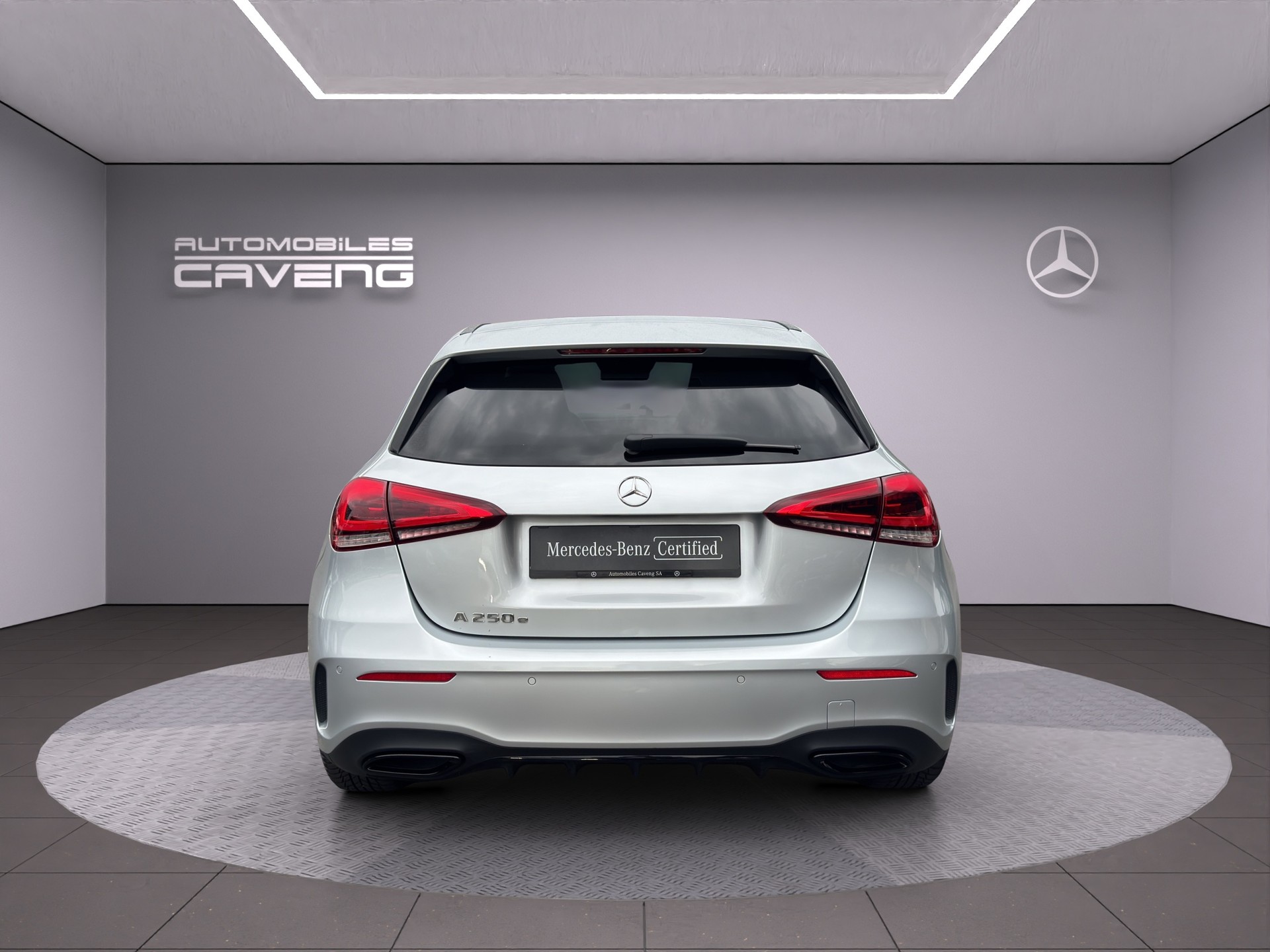 MERCEDES-BENZ A 250e AMG Line 8G-DCT-showroom-element-3
