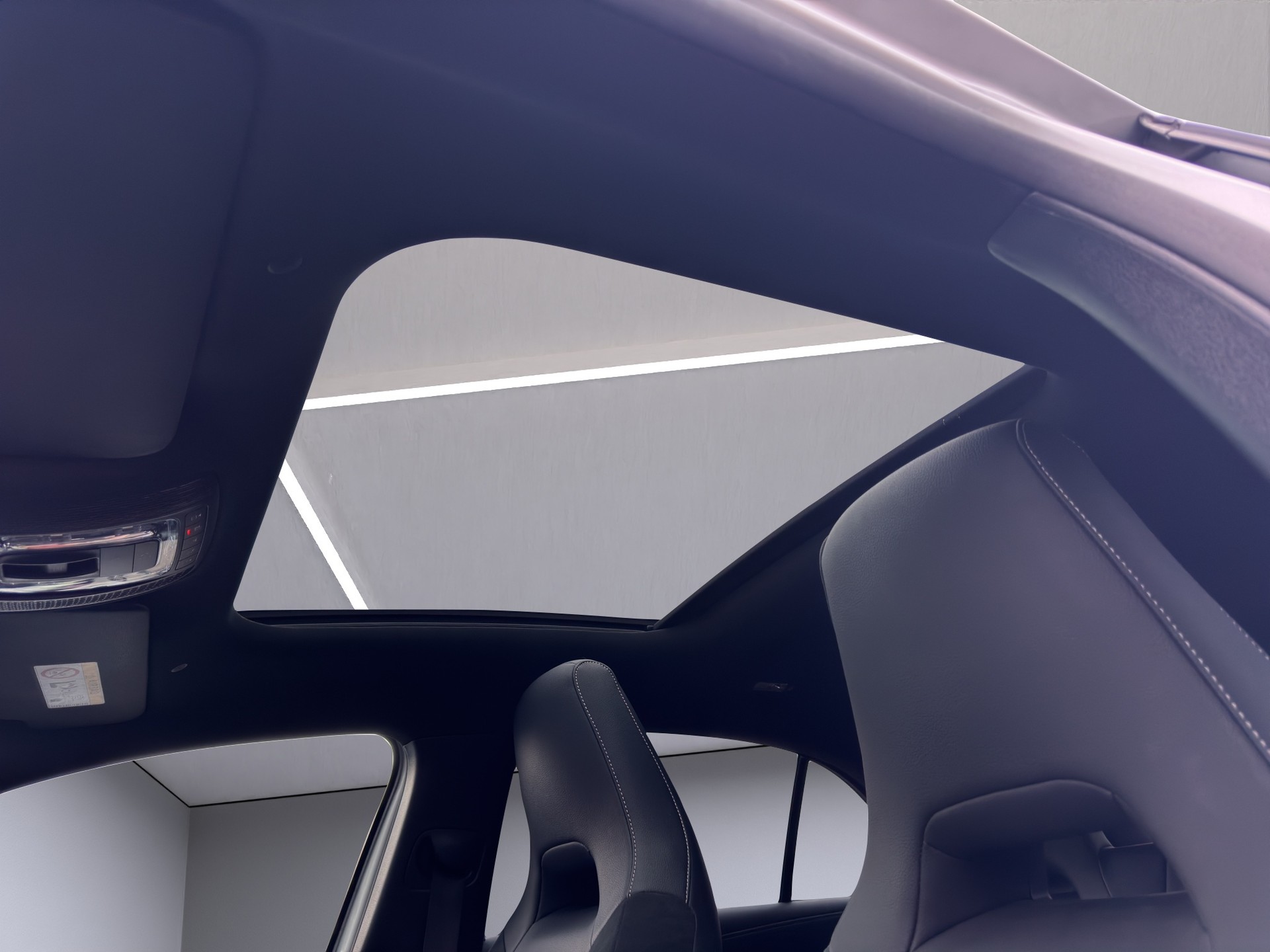 MERCEDES-BENZ A 250e AMG Line 8G-DCT-image-17