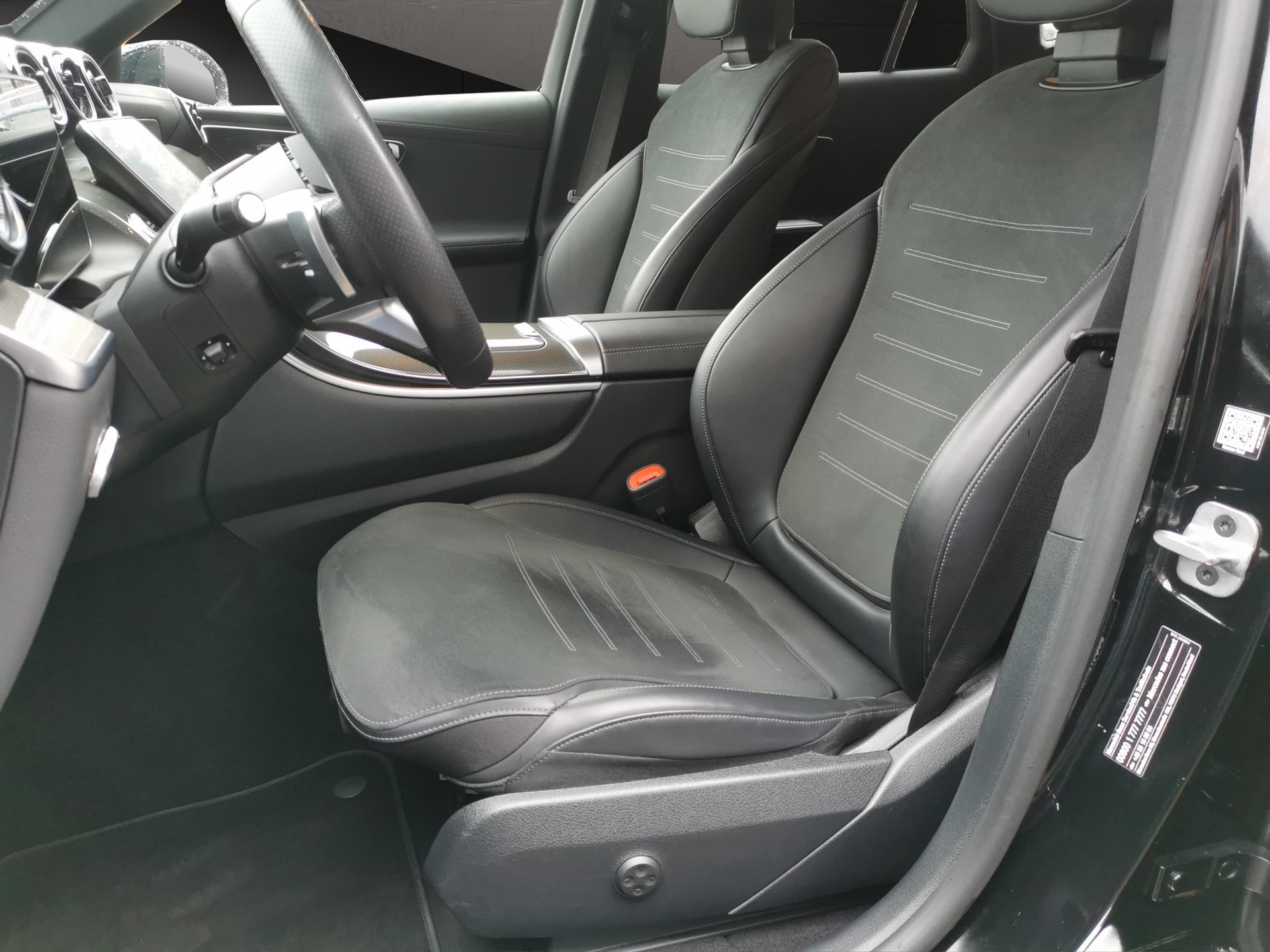 MERCEDES-BENZ GLC Coupé 300 d 4Matic AMG-Line-image-10