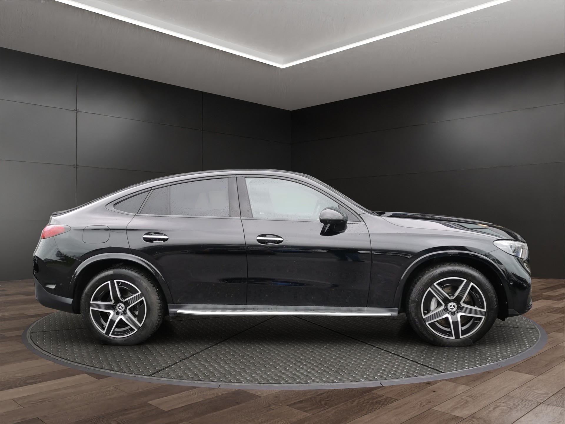MERCEDES-BENZ GLC Coupé 300 d 4Matic AMG-Line-showroom-element-3