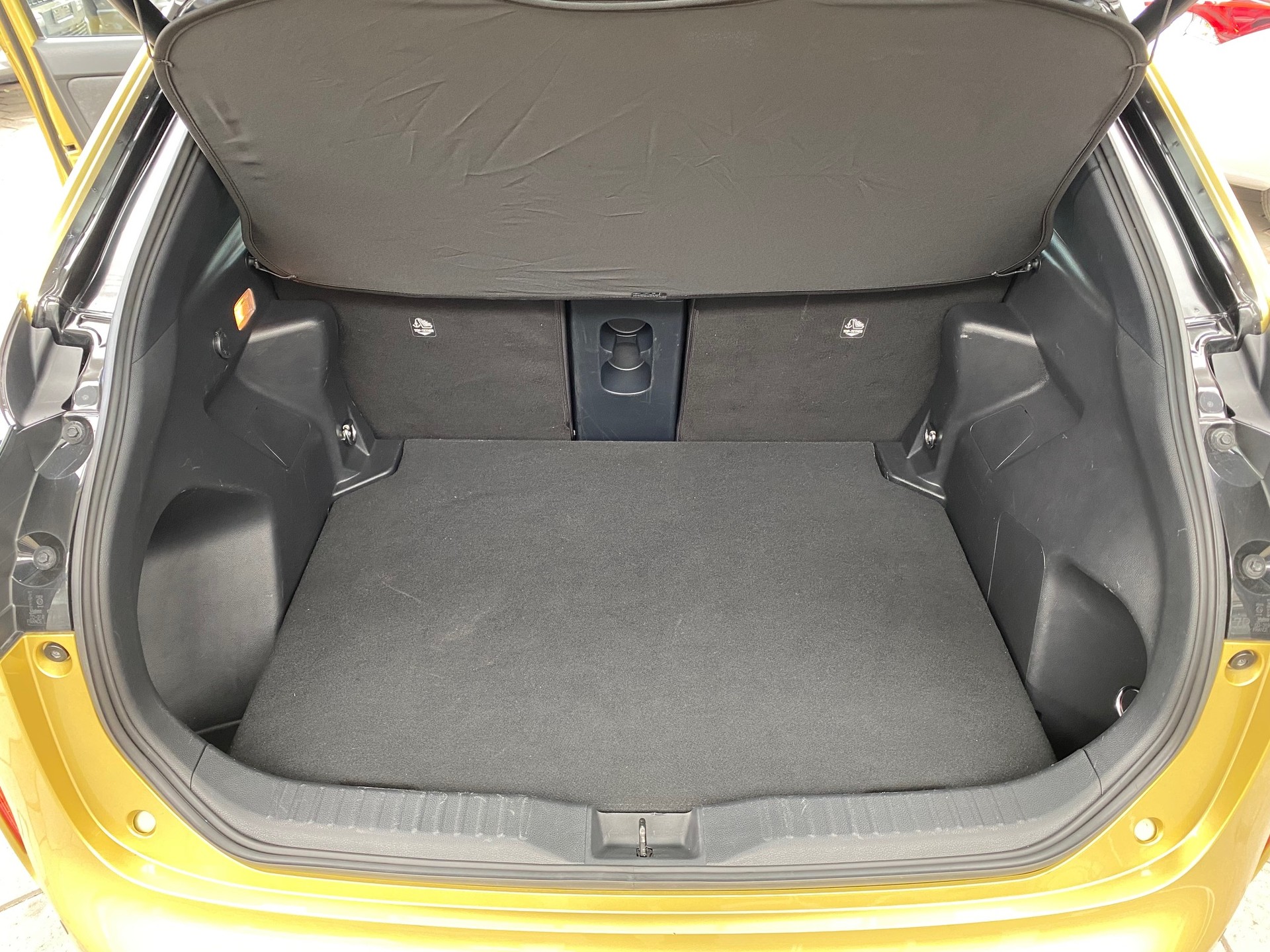 TOYOTA Yaris Cross 1.5 Premiere Edition e-CVT AWDi-image-9