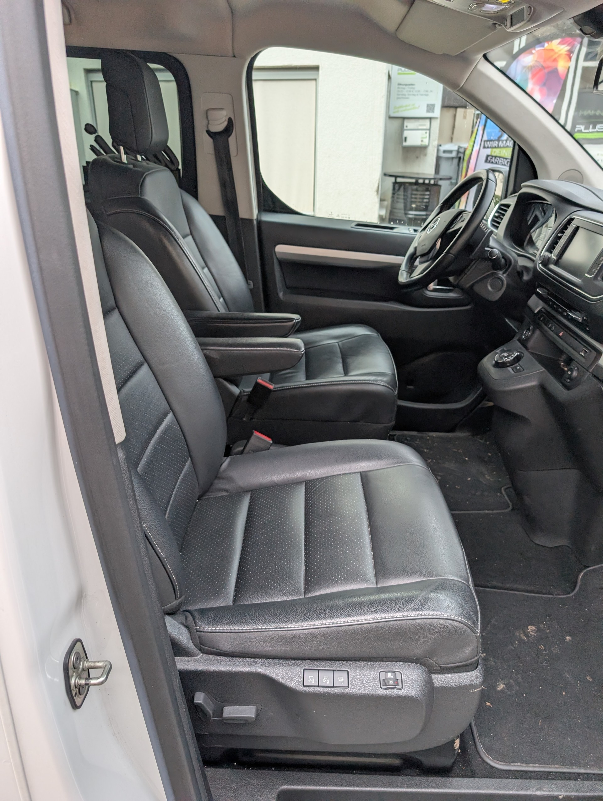 OPEL Zafira Life 2.0 CDTI Business M Automatik-image-11