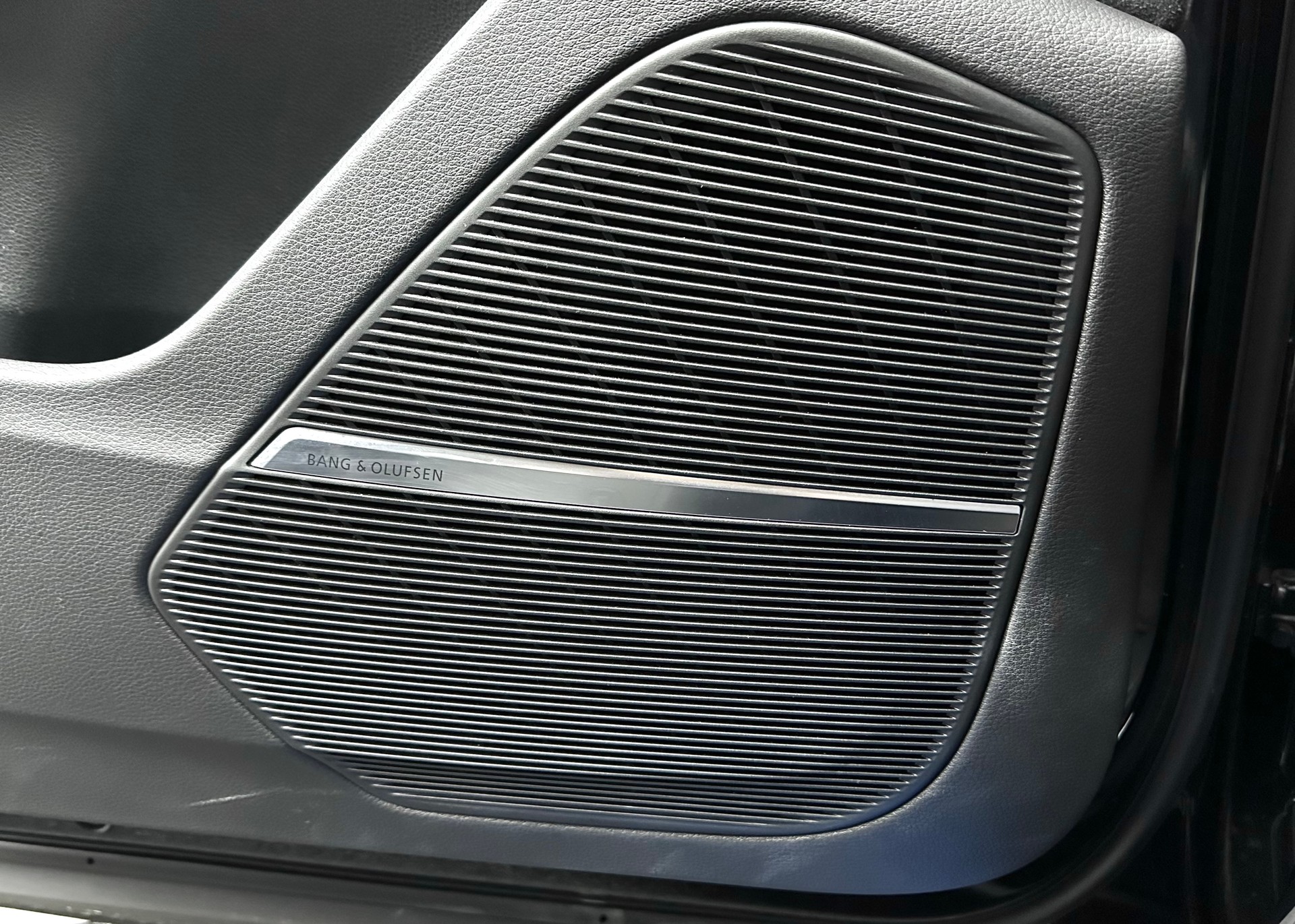 AUDI RSQ8 quattro tiptronic-image-13