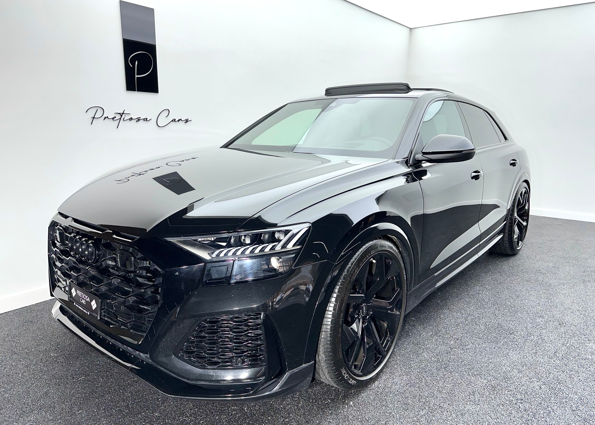 AUDI RSQ8 quattro tiptronic-showroom-element-1
