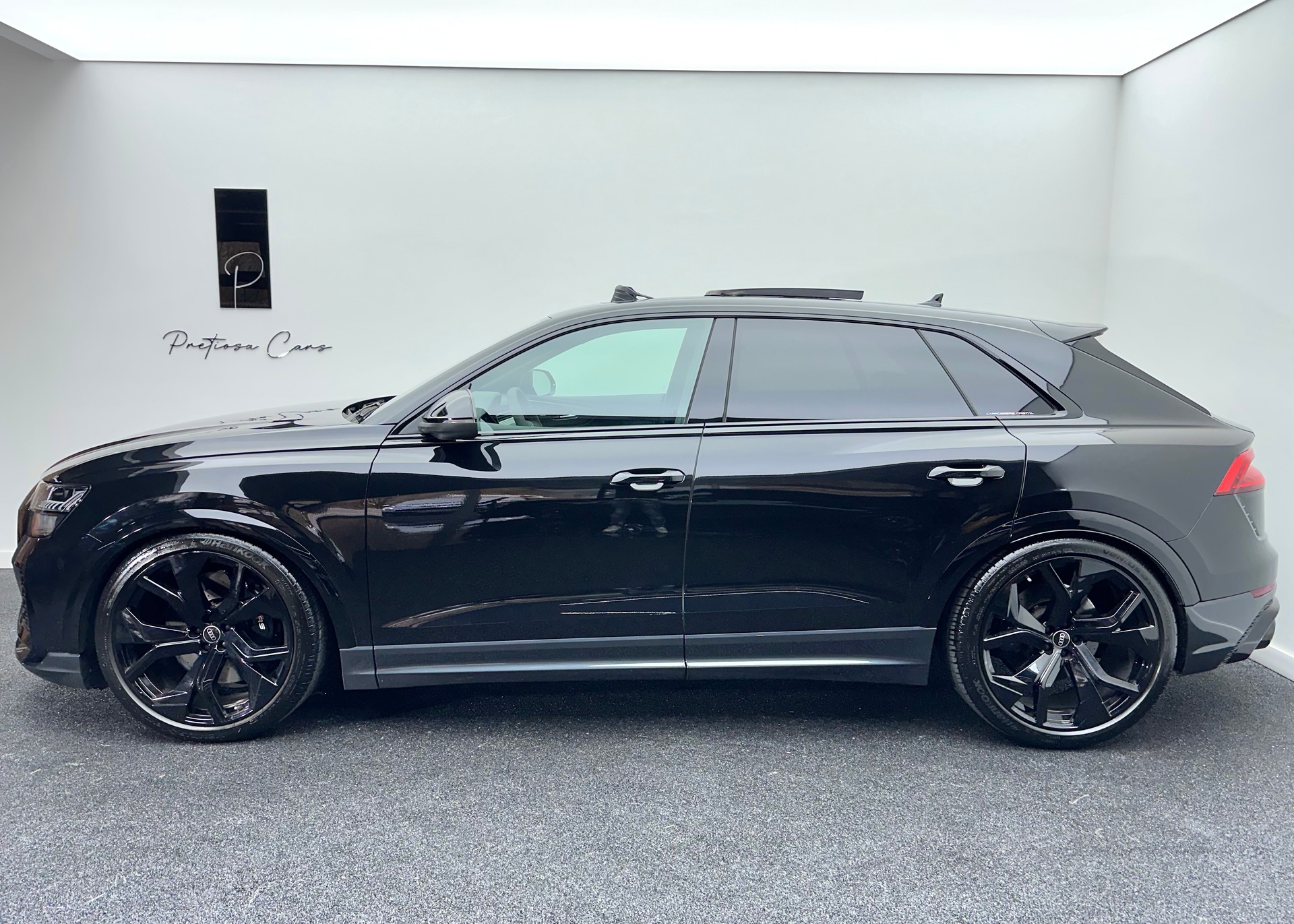 AUDI RSQ8 quattro tiptronic-showroom-element-3
