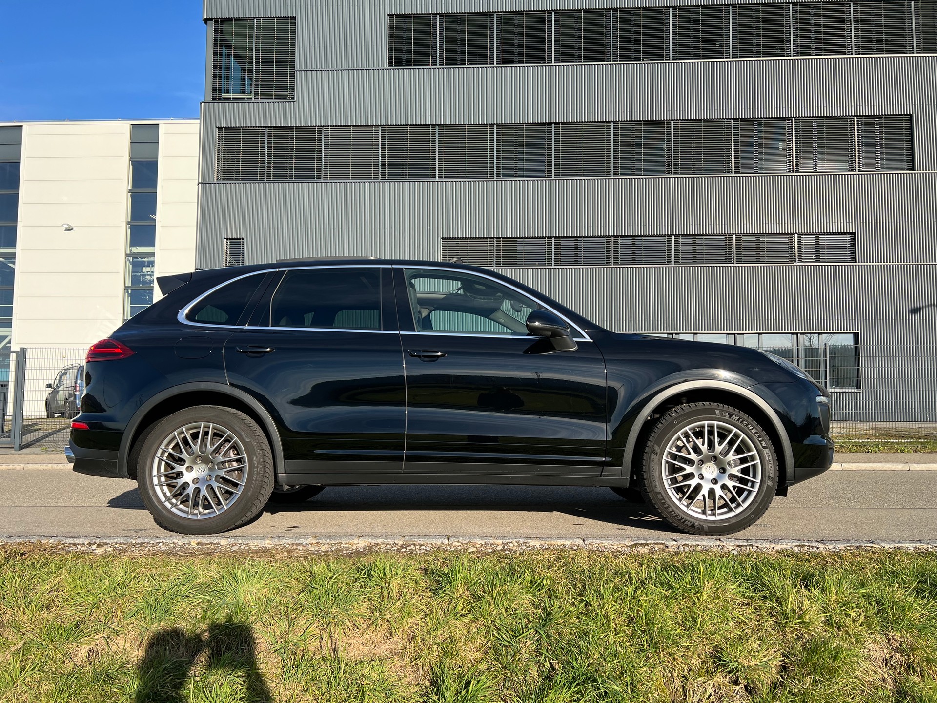 PORSCHE Cayenne Diesel 3.0 V6 TDI * Luftfederung *-image-14