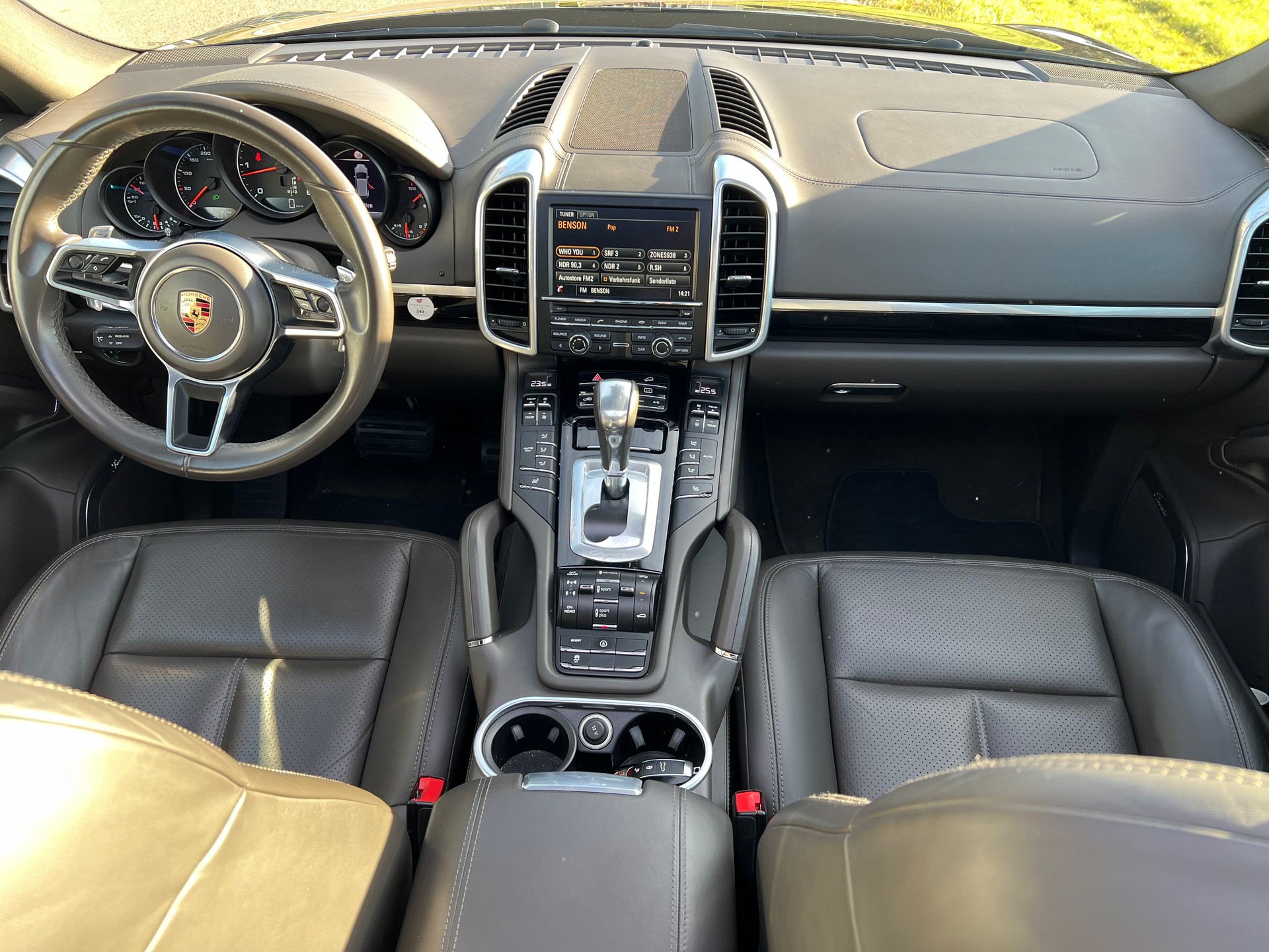 PORSCHE Cayenne Diesel 3.0 V6 TDI * Luftfederung *-image-16