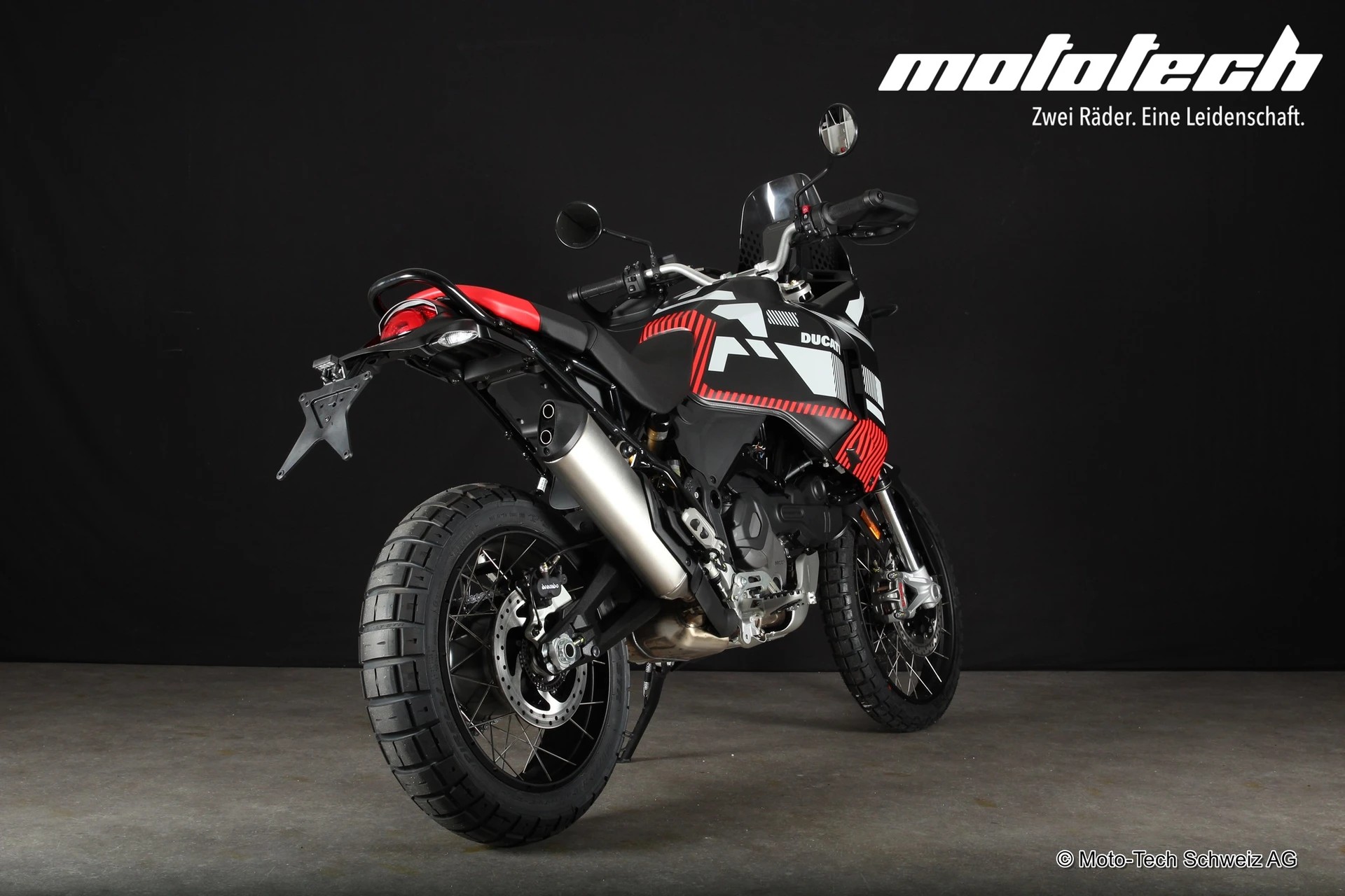 DUCATI Desert X-image-2