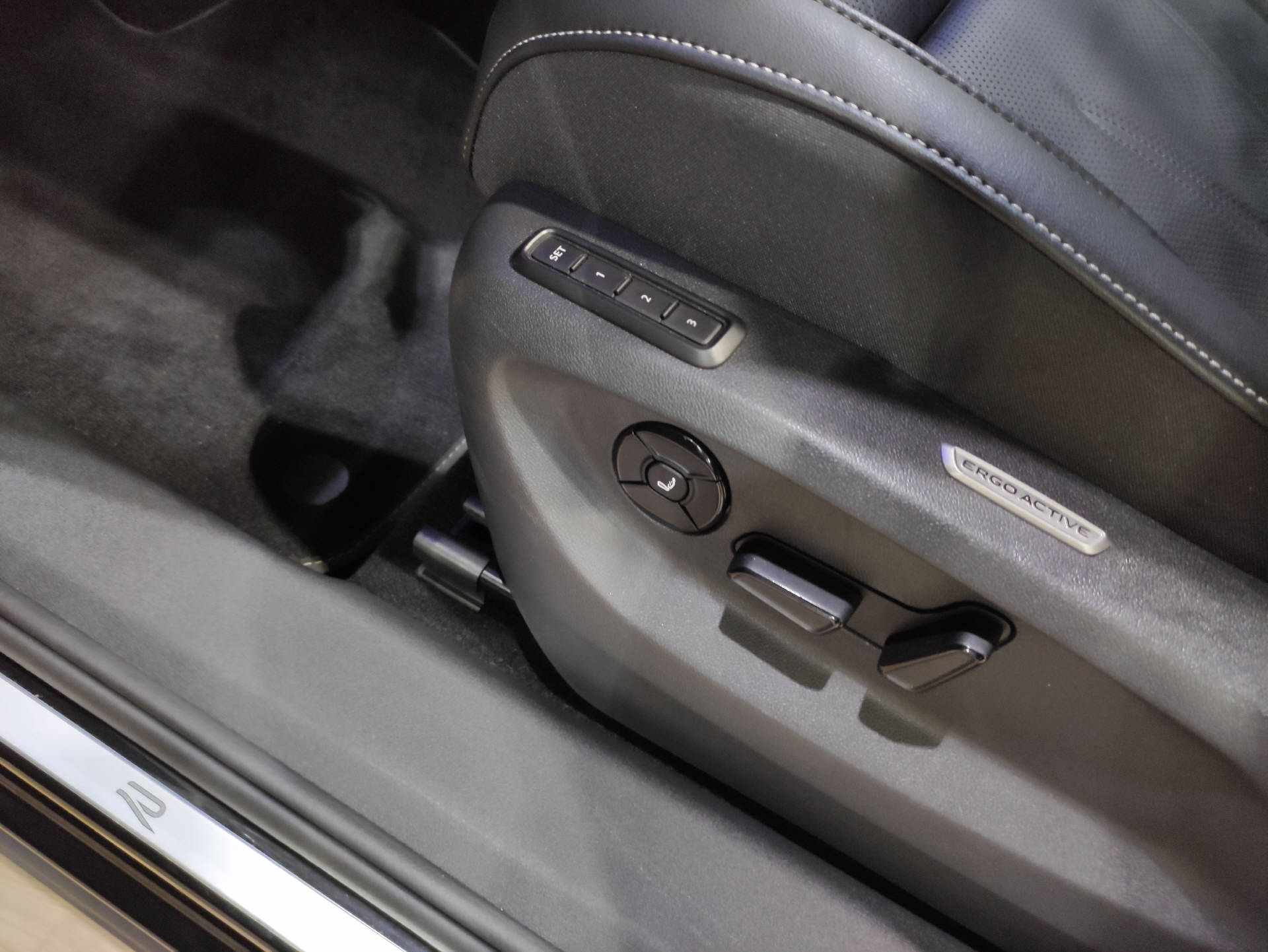 VW Tayron 2.0 TSI R-Line Black-Style DSG 4motion-showroom-element-3