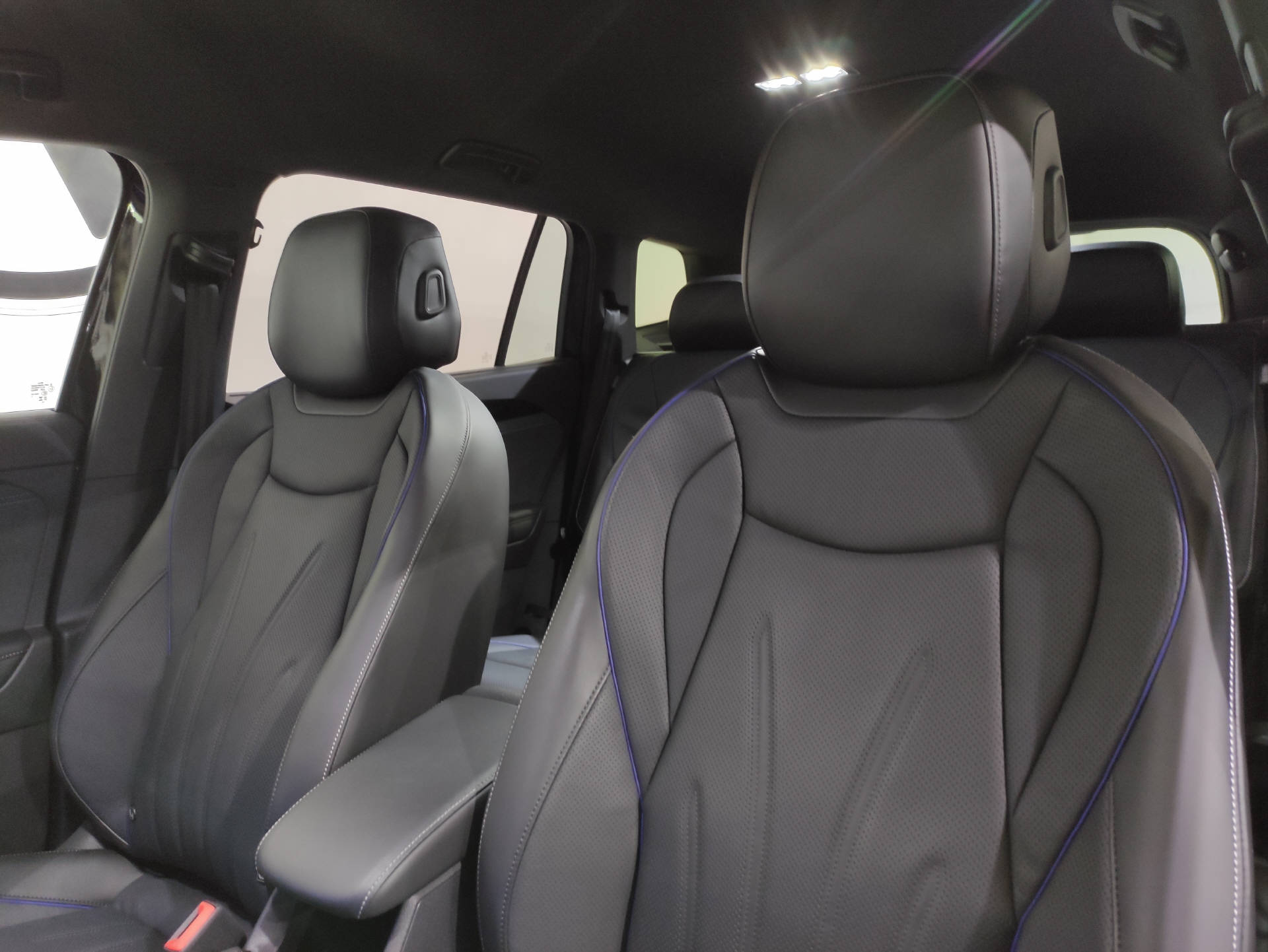 VW Tayron 2.0 TSI R-Line Black-Style DSG 4motion-image-4
