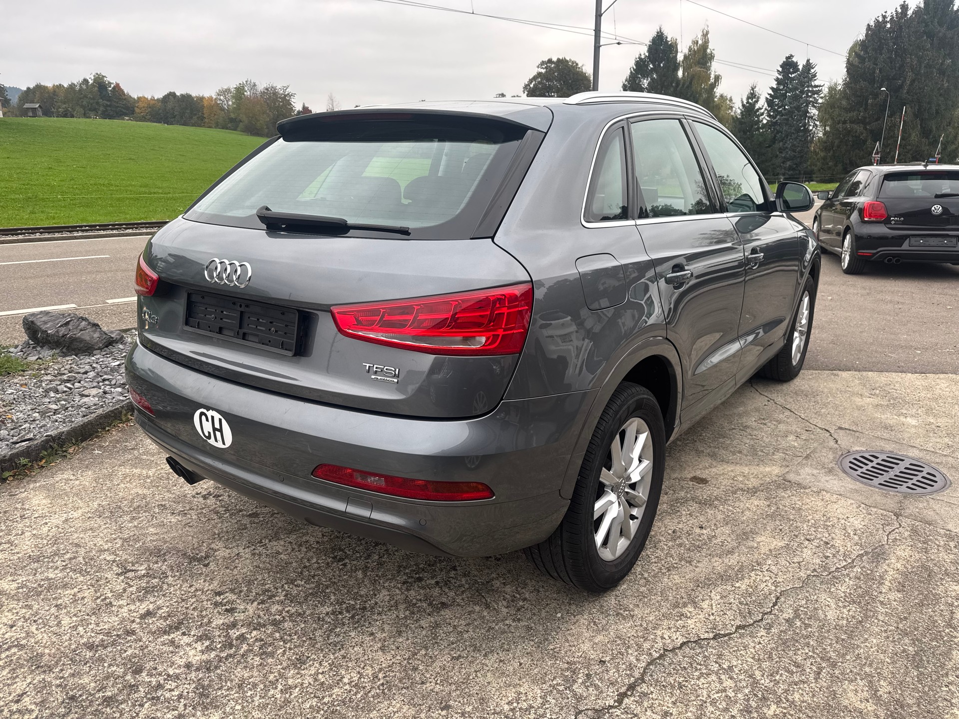 AUDI Q3 2.0 TFSI quattro S-tronic-image-2