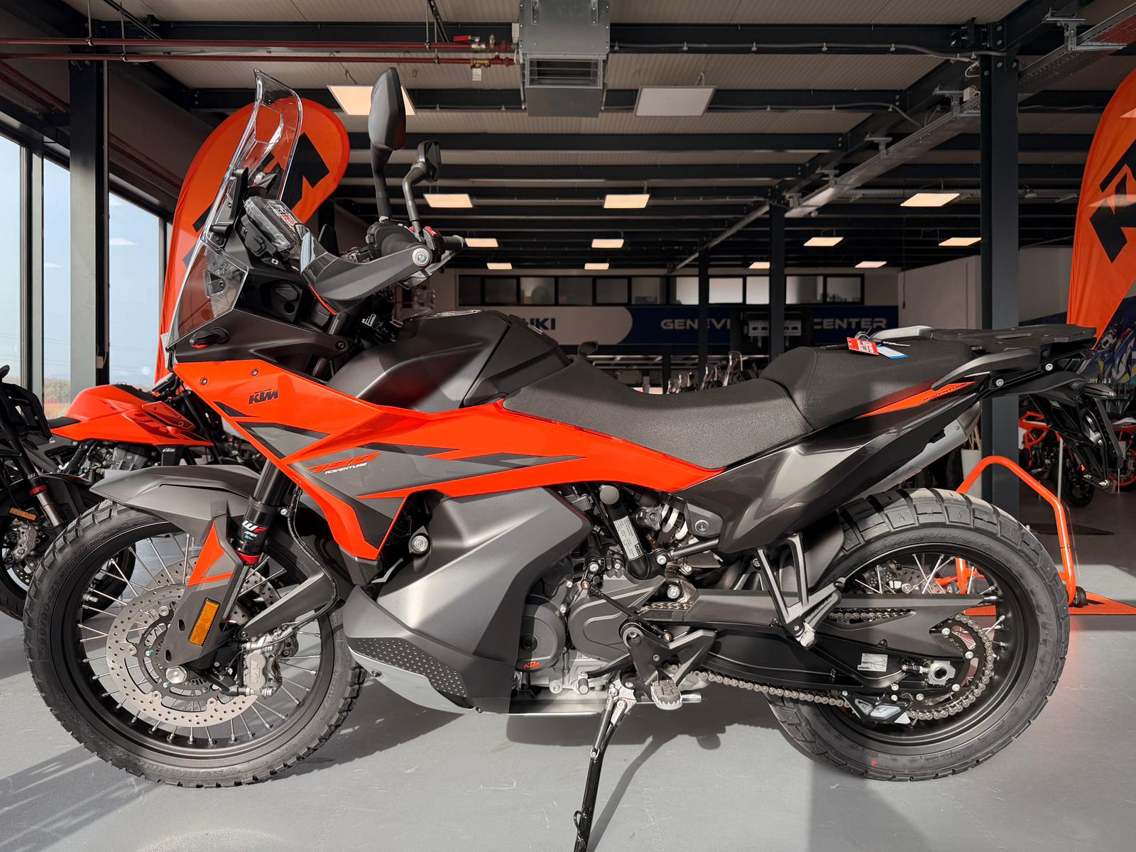 KTM 790 Adventure 2026-showroom-element-1