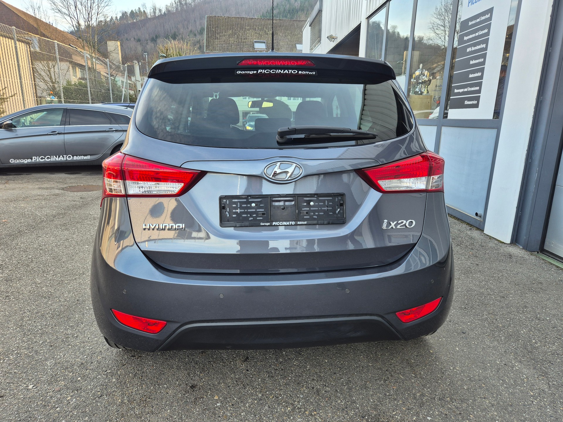 HYUNDAI iX20 1.6 Amplia Automatic-image-3
