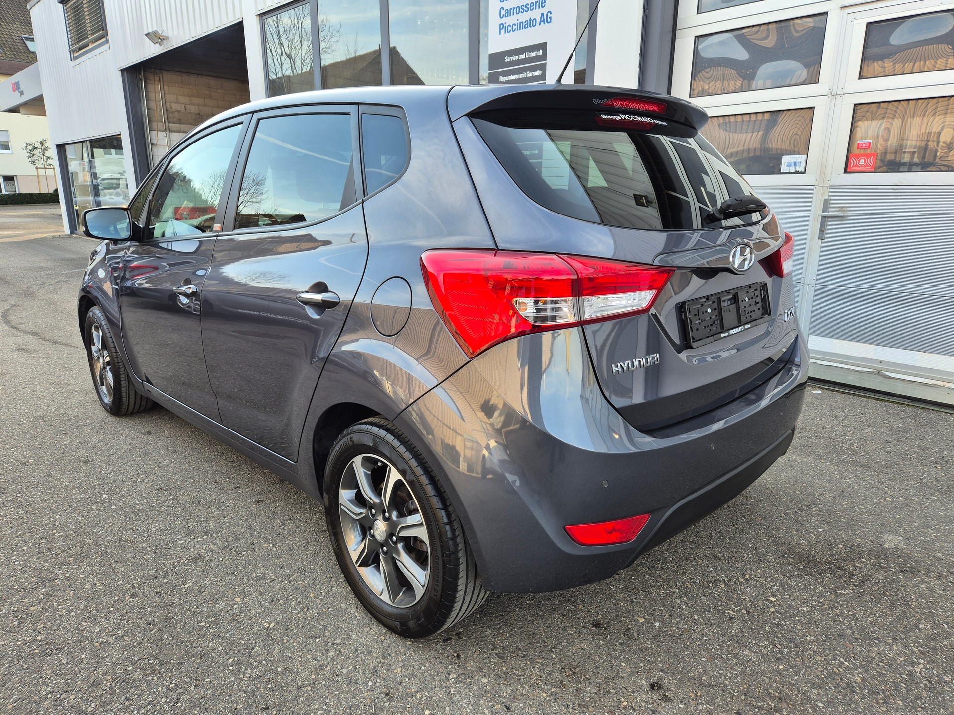 HYUNDAI iX20 1.6 Amplia Automatic-image-2
