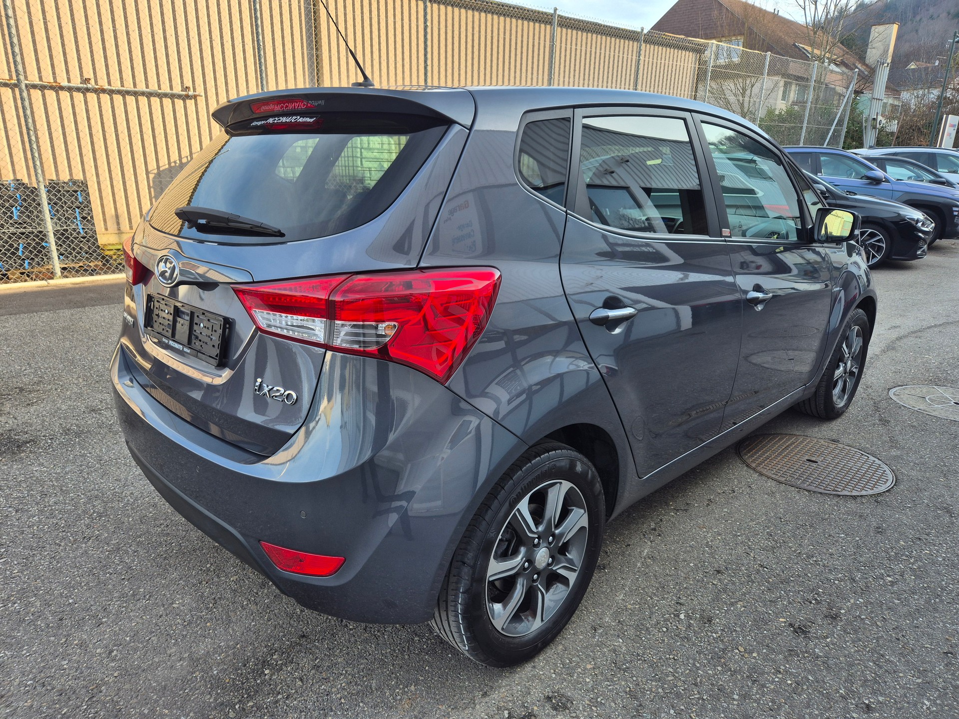 HYUNDAI iX20 1.6 Amplia Automatic-image-4