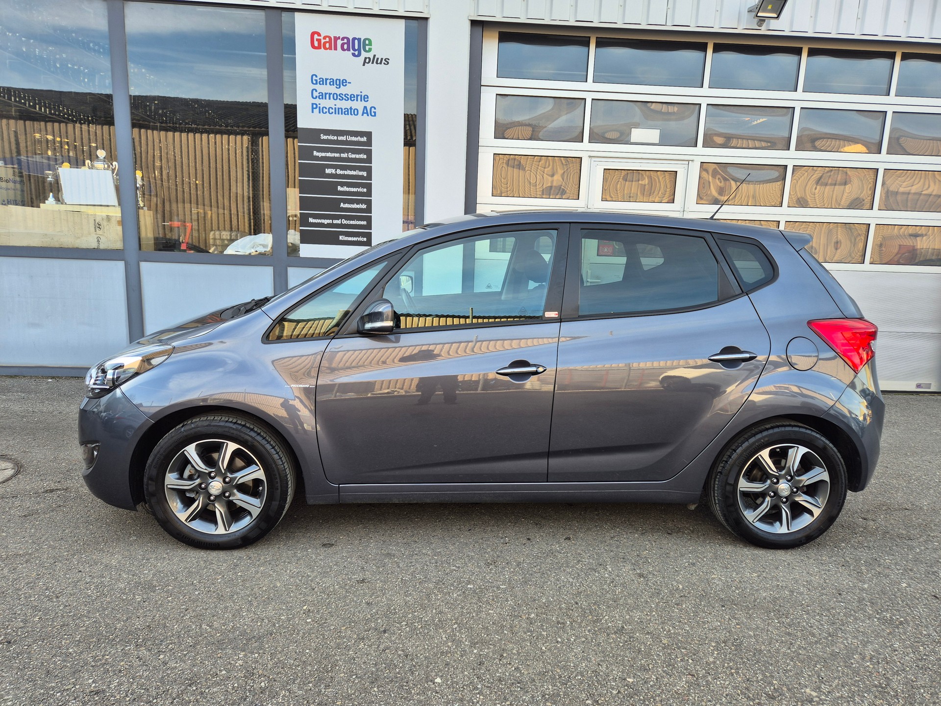 HYUNDAI iX20 1.6 Amplia Automatic-image-1