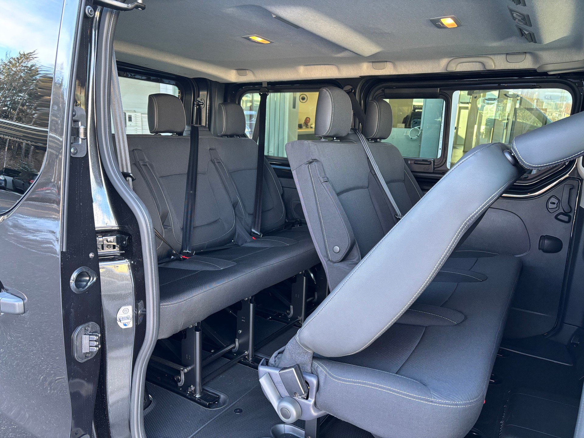 NISSAN Primastar 170 AT9 L1 H1 Tekna 9Plätzer-image-8