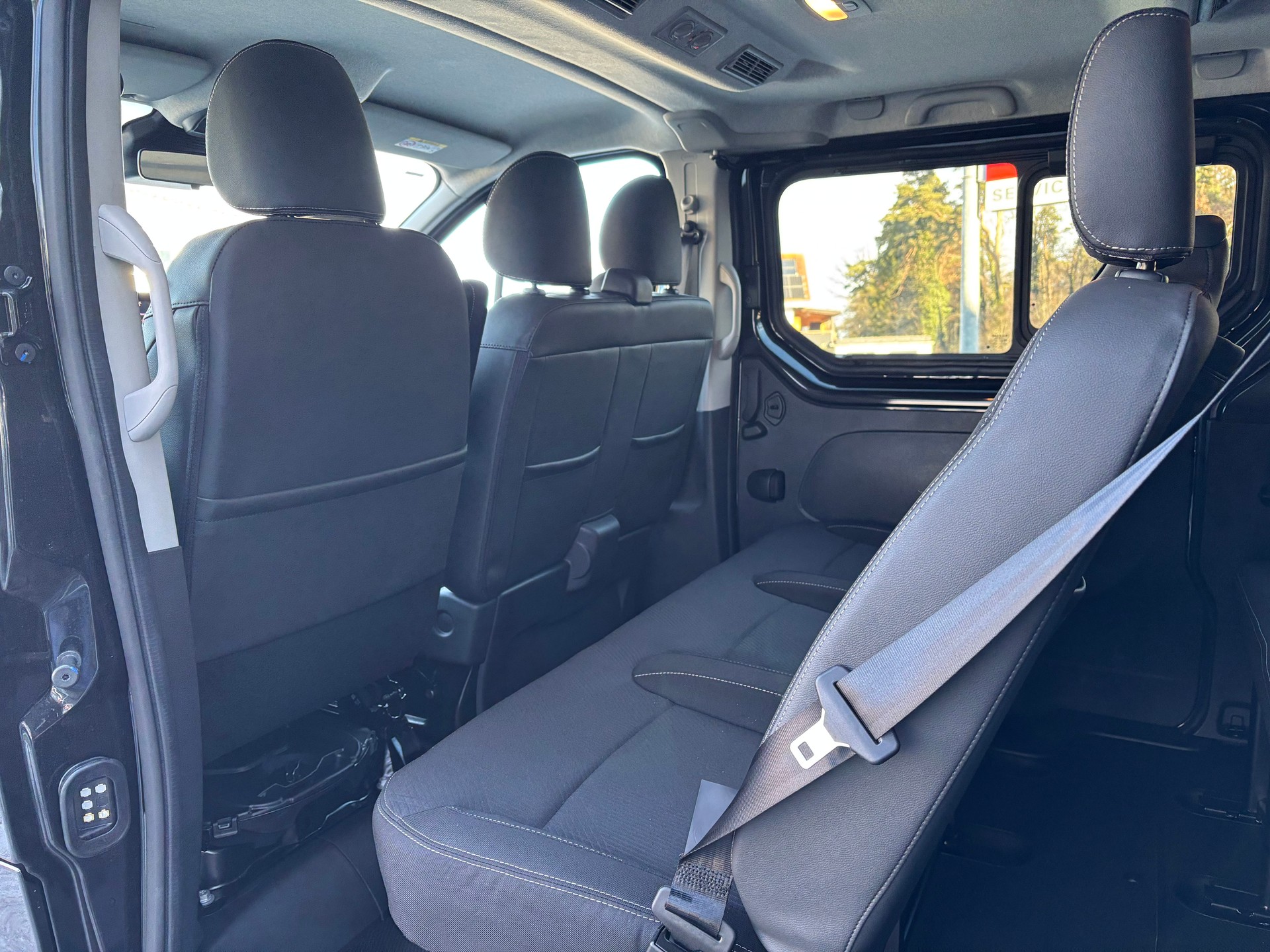 NISSAN Primastar 170 AT9 L1 H1 Tekna 9Plätzer-image-9
