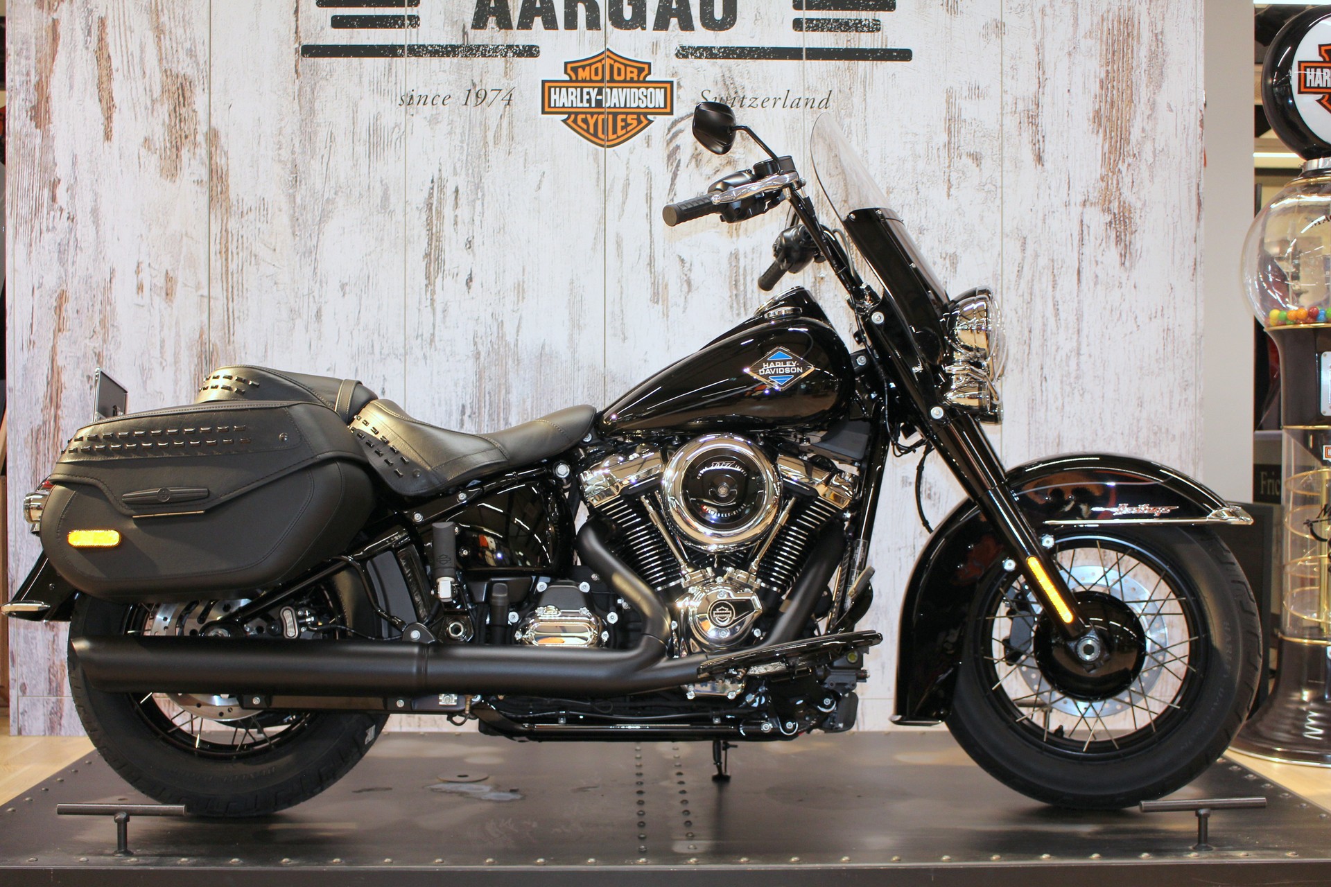 HARLEY-DAVIDSON FLHC Heritage Classic 117-image-1