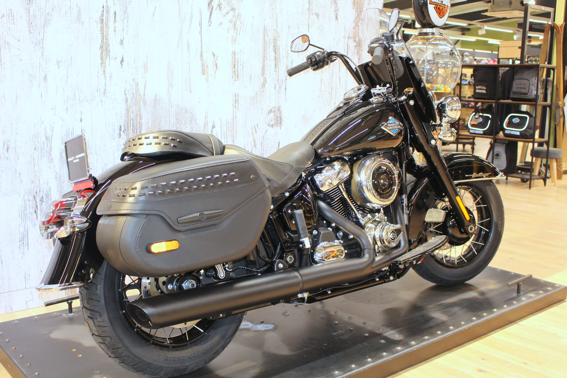HARLEY-DAVIDSON FLHC Heritage Classic 117-image-3