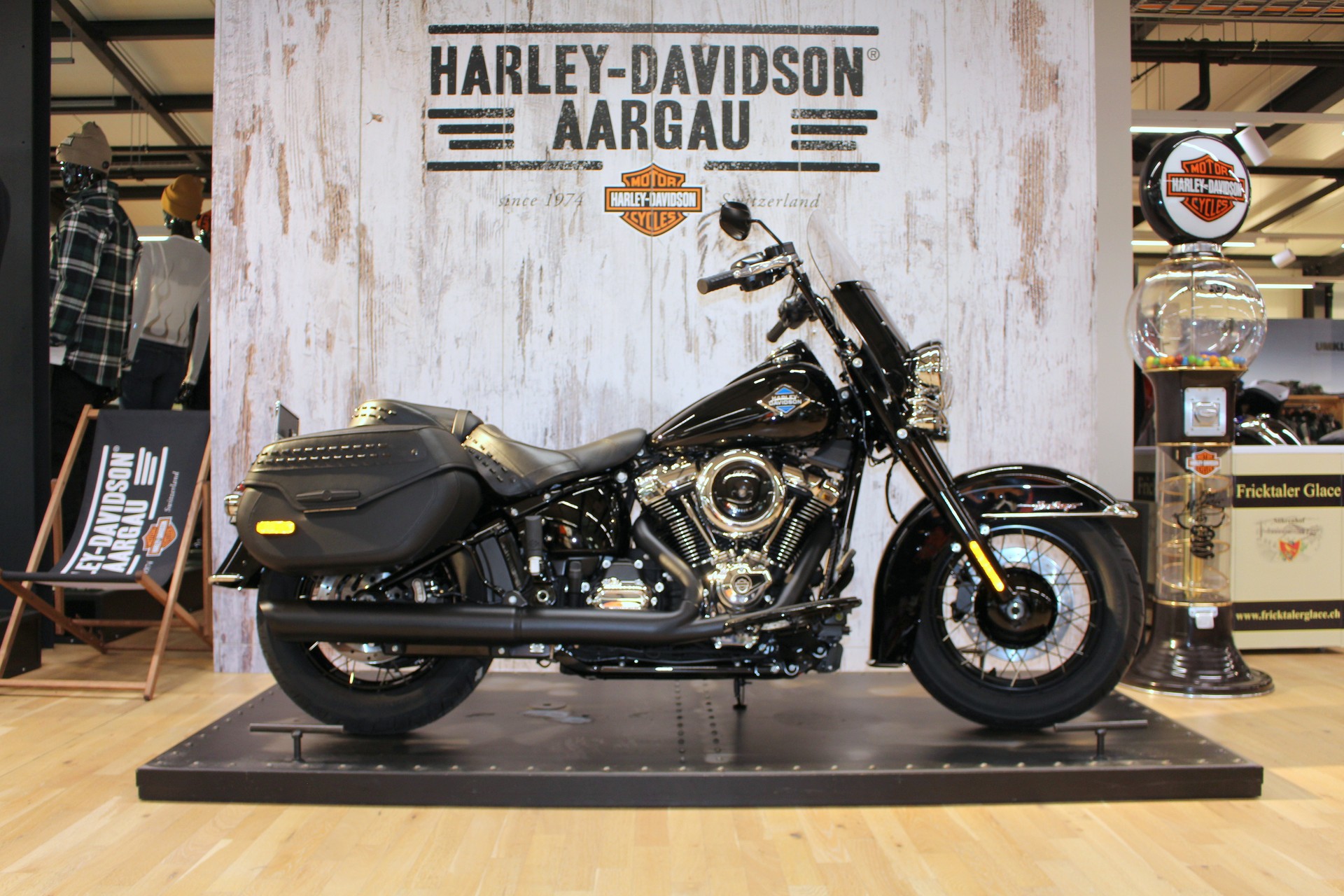 HARLEY-DAVIDSON FLHC Heritage Classic 117-image-0