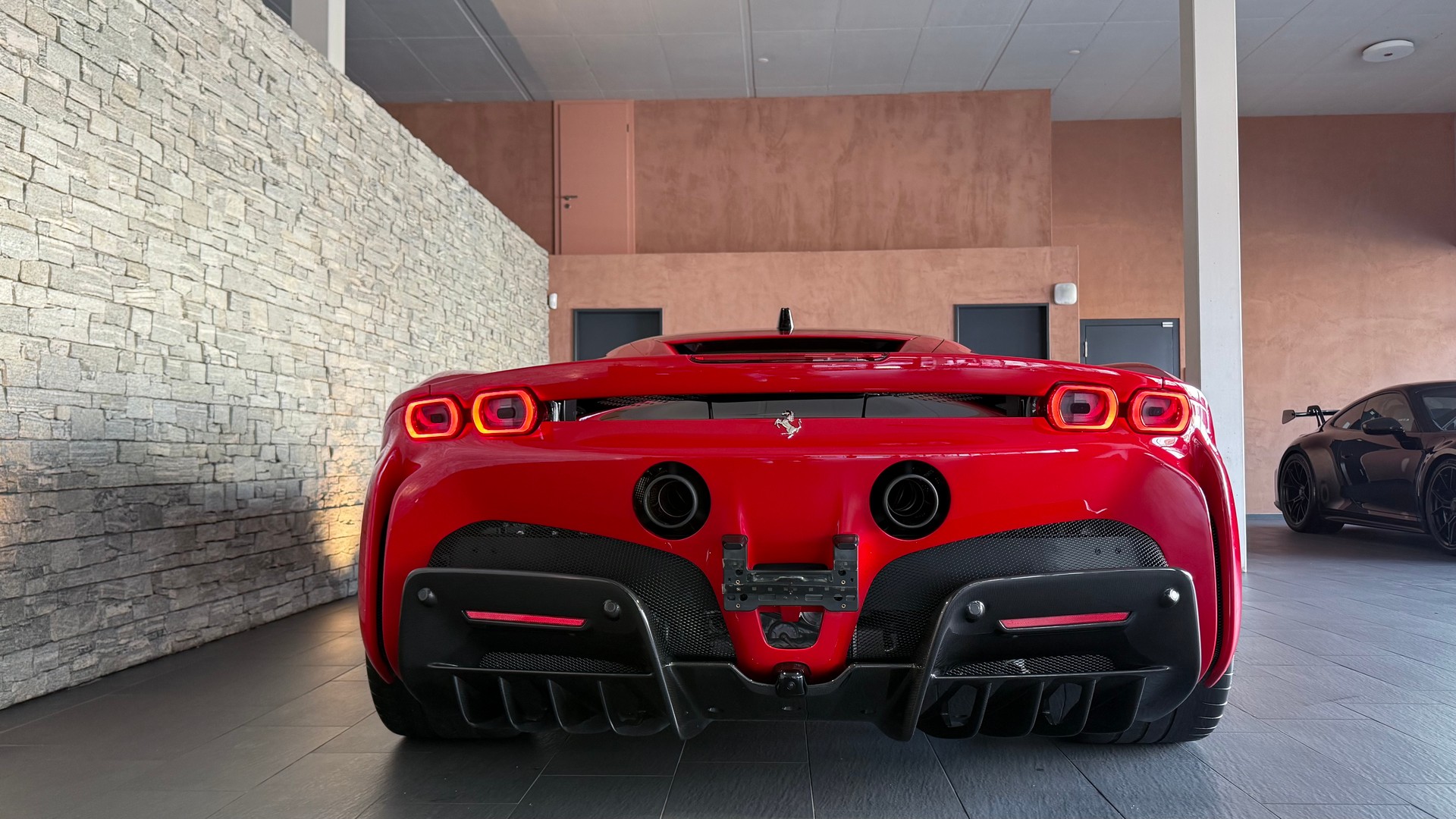 FERRARI SF90 Stradale-showroom-element-1