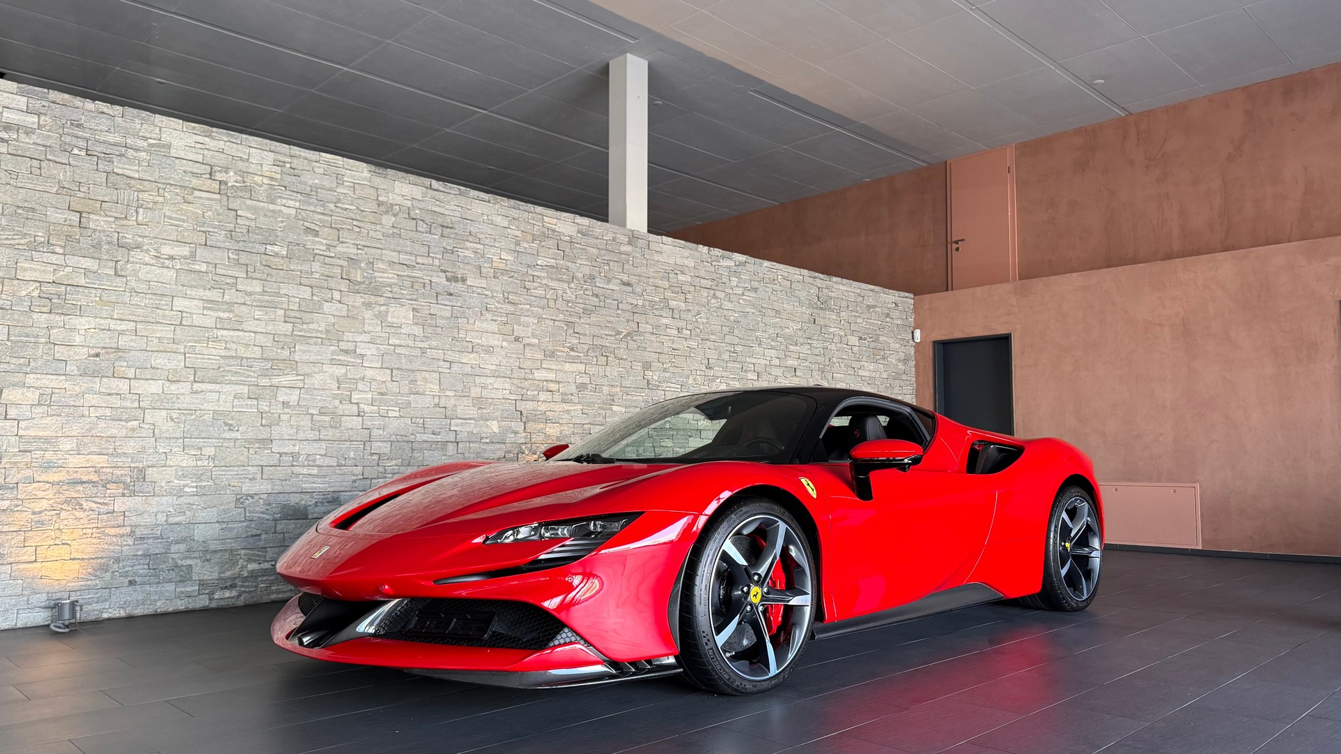 FERRARI SF90 Stradale-showroom-element-2