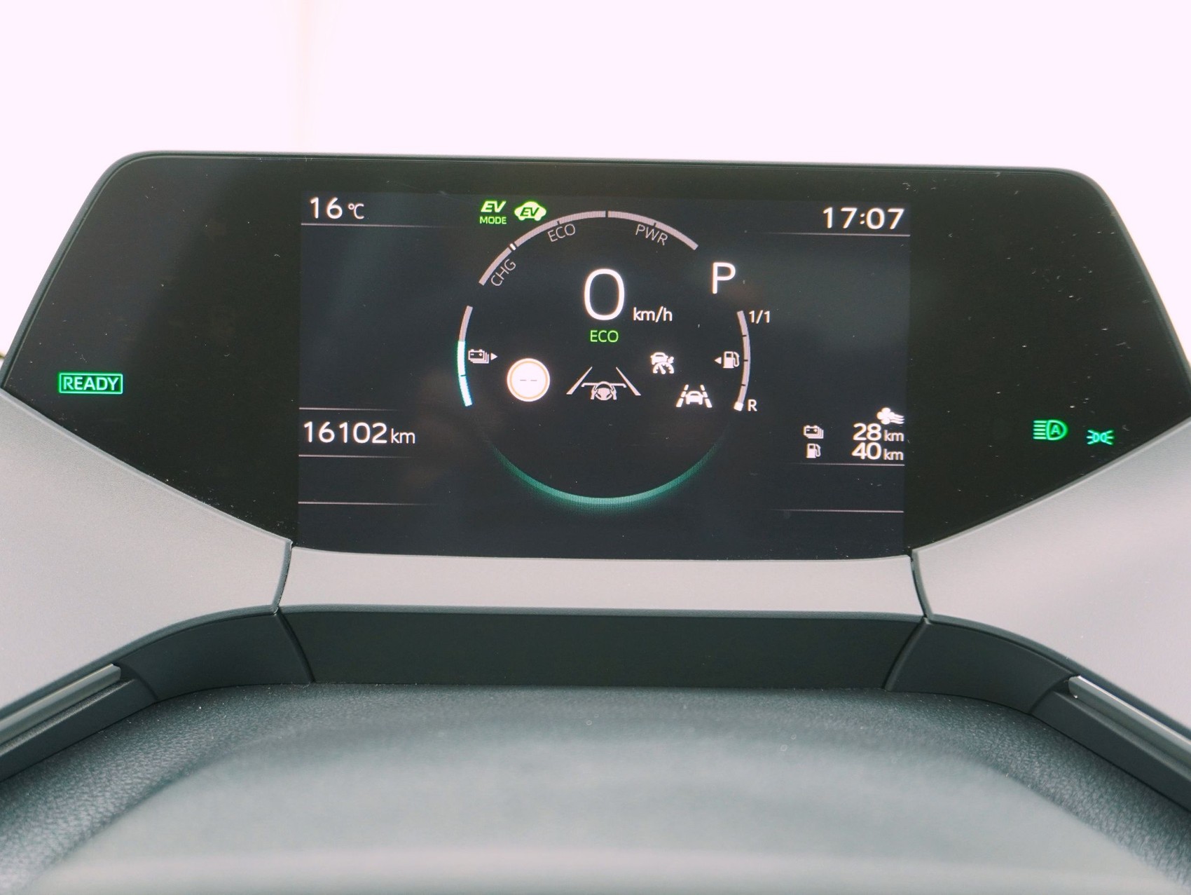 TOYOTA Prius 2.0 Plug-In-Hybrid Premium-image-17