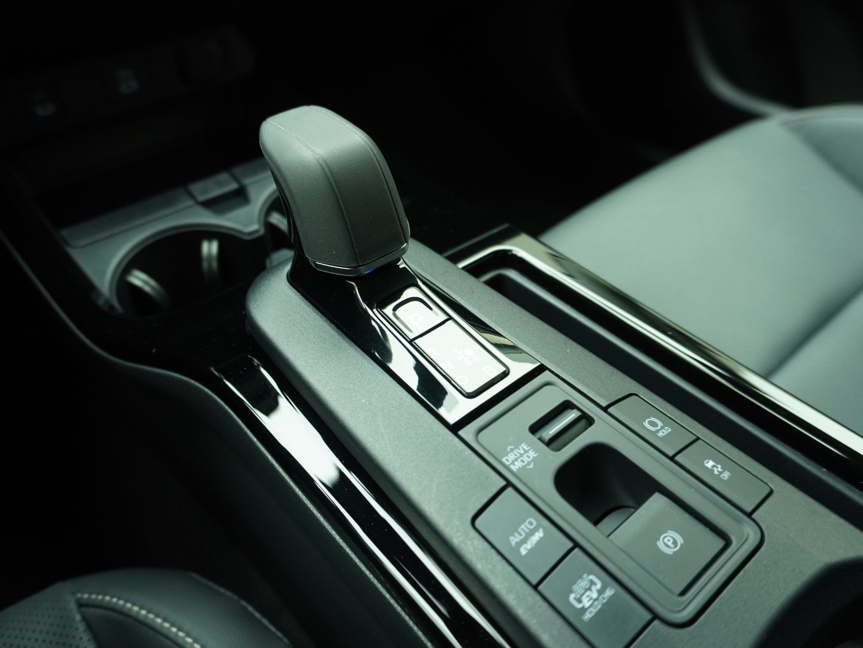 TOYOTA Prius 2.0 Plug-In-Hybrid Premium-image-16
