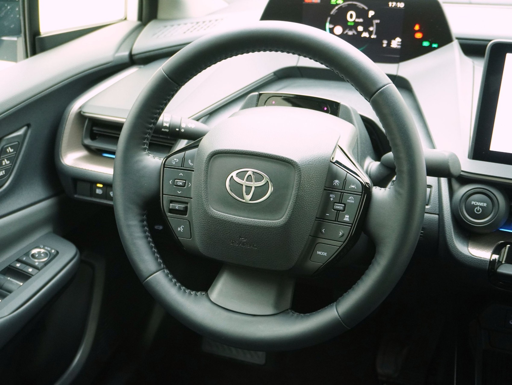 TOYOTA Prius 2.0 Plug-In-Hybrid Premium-image-10