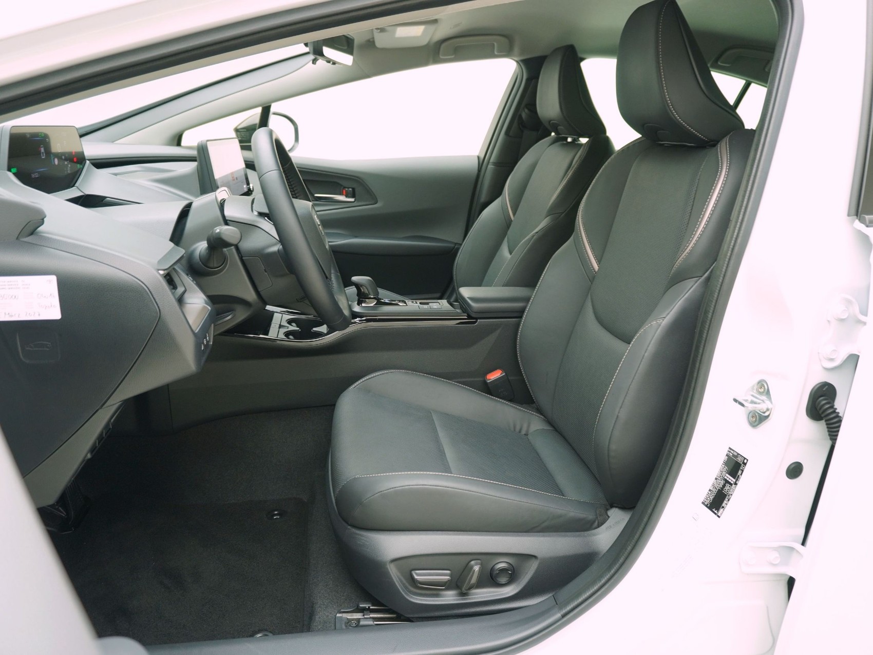 TOYOTA Prius 2.0 Plug-In-Hybrid Premium-image-8