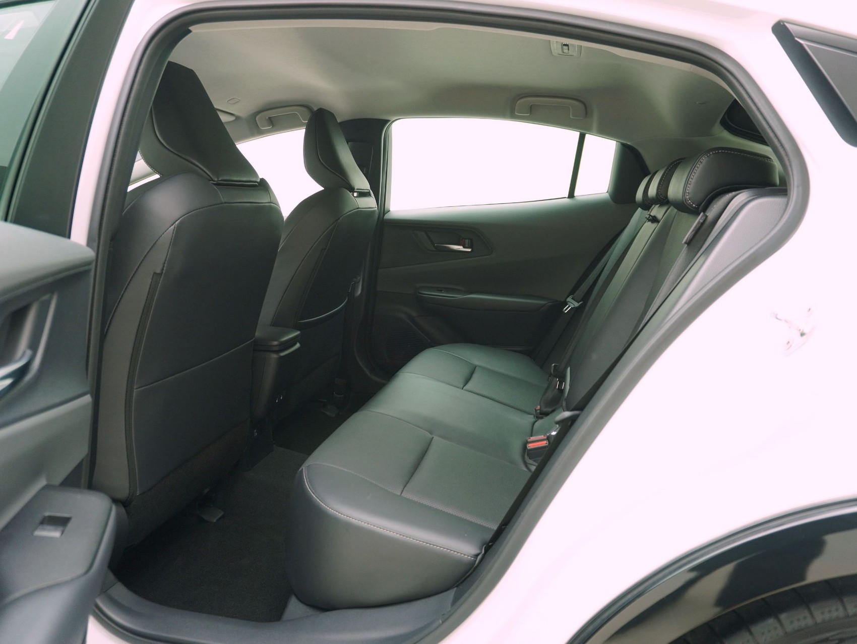 TOYOTA Prius 2.0 Plug-In-Hybrid Premium-image-11