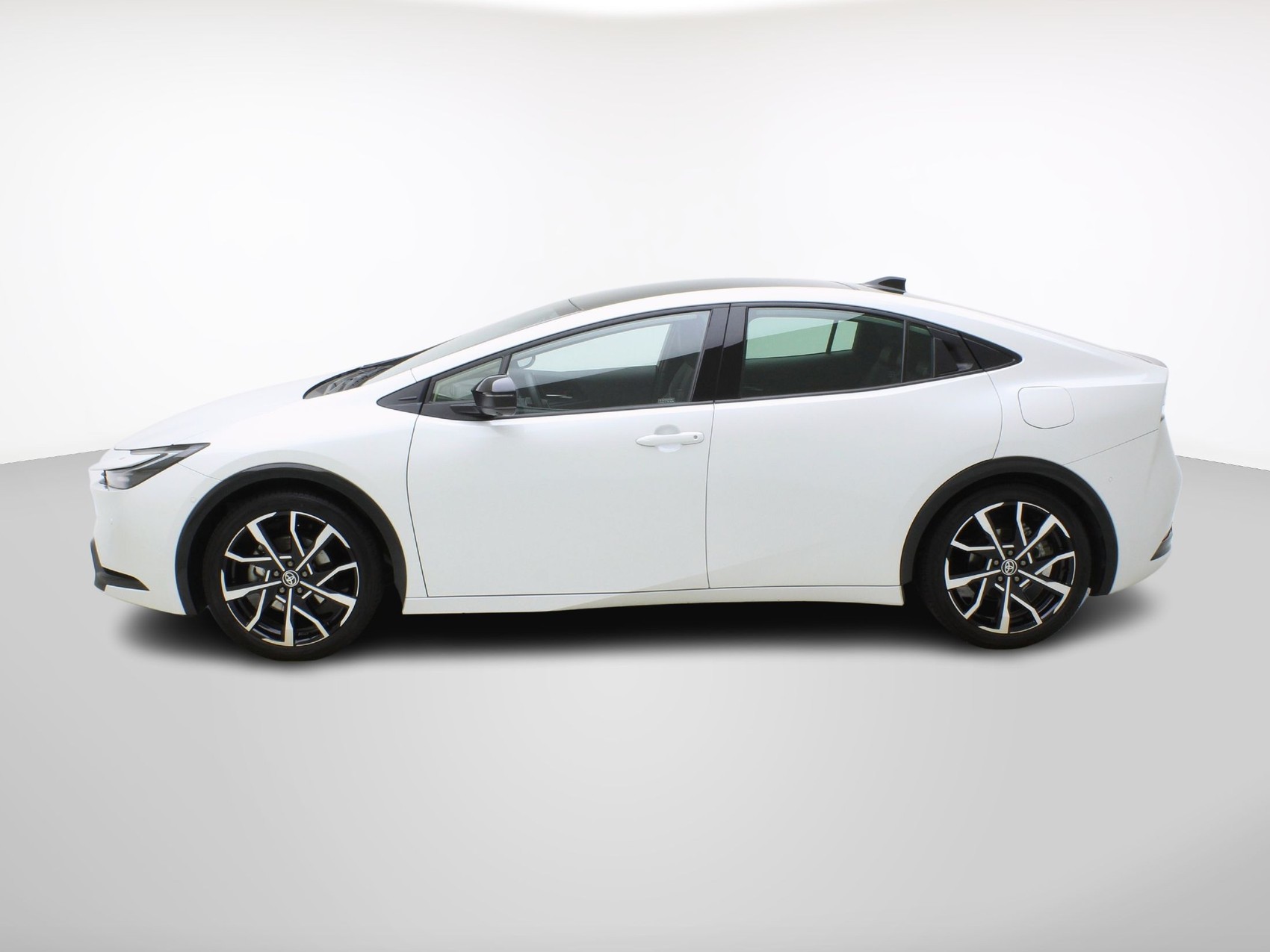 TOYOTA Prius 2.0 Plug-In-Hybrid Premium-showroom-element-2