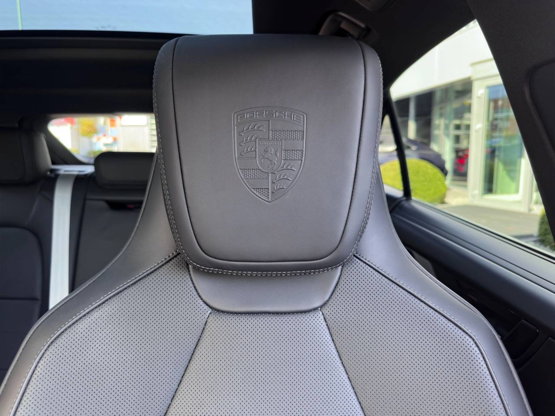 PORSCHE Macan 4-image-24