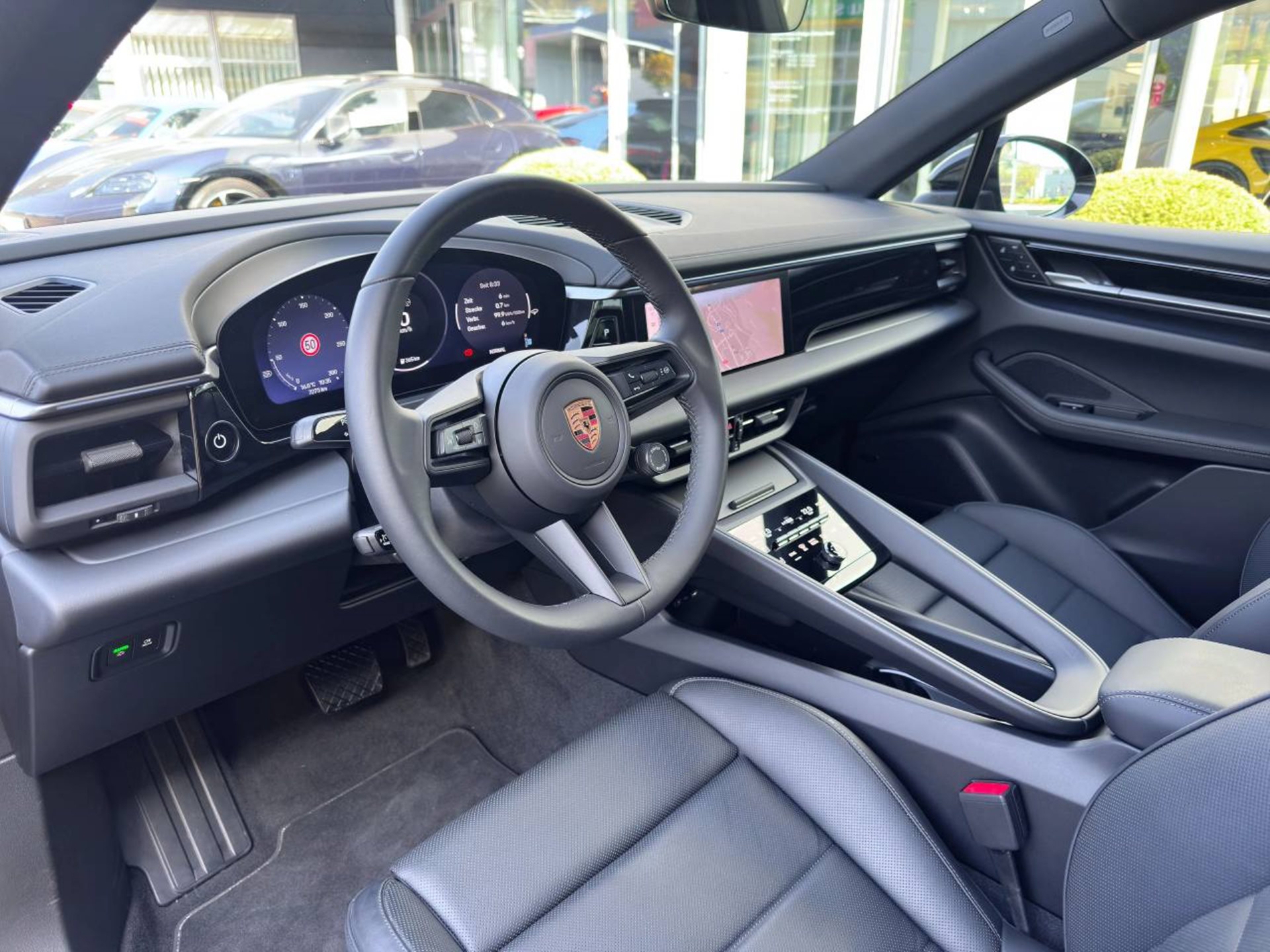 PORSCHE Macan 4-image-14