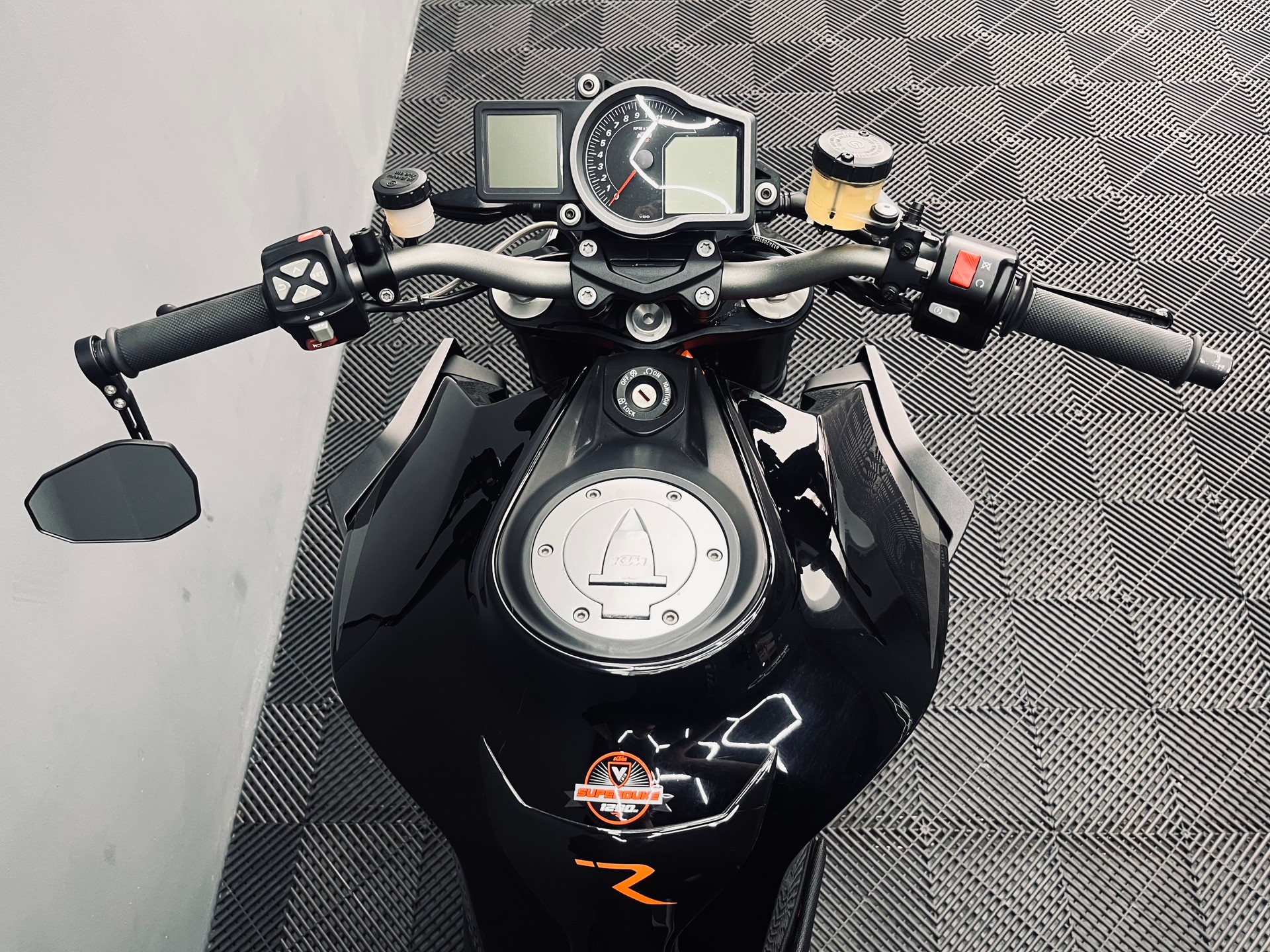 KTM 1290 Super Duke R-image-6