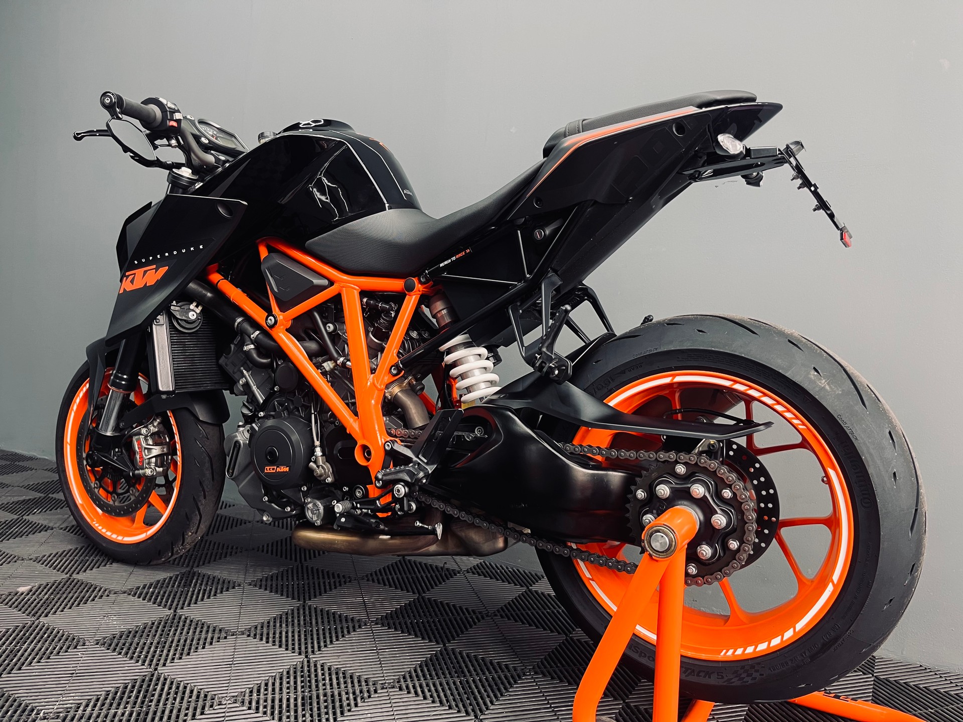 KTM 1290 Super Duke R-image-8