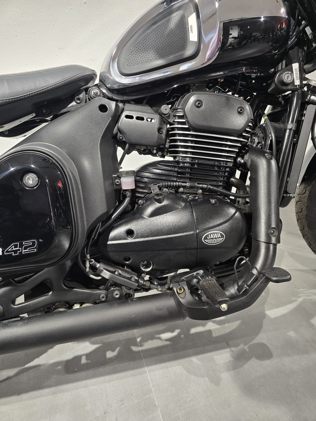 JAWA 42 Bobber-showroom-element-1