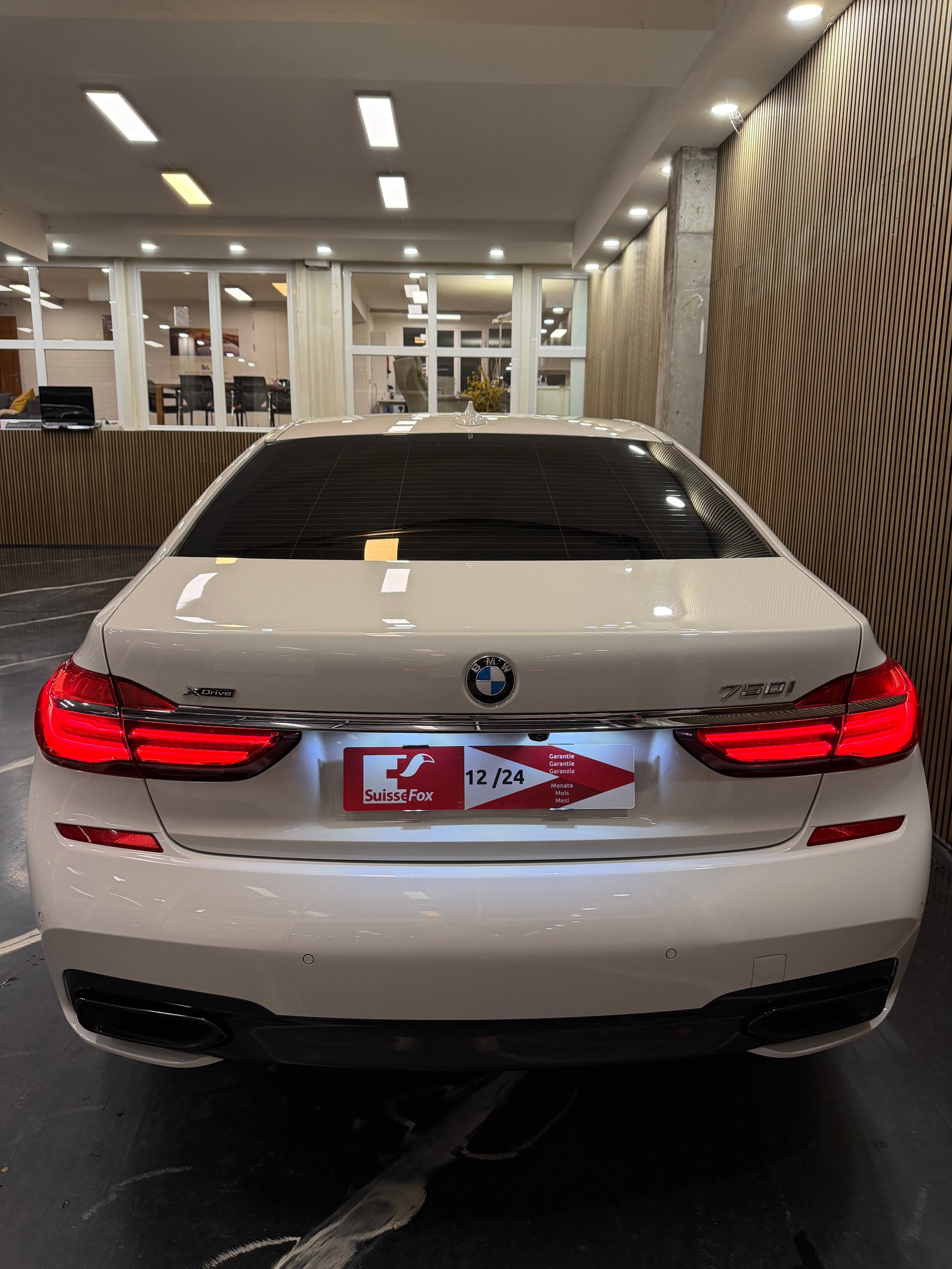 BMW 750i xDrive Steptronic-image-4