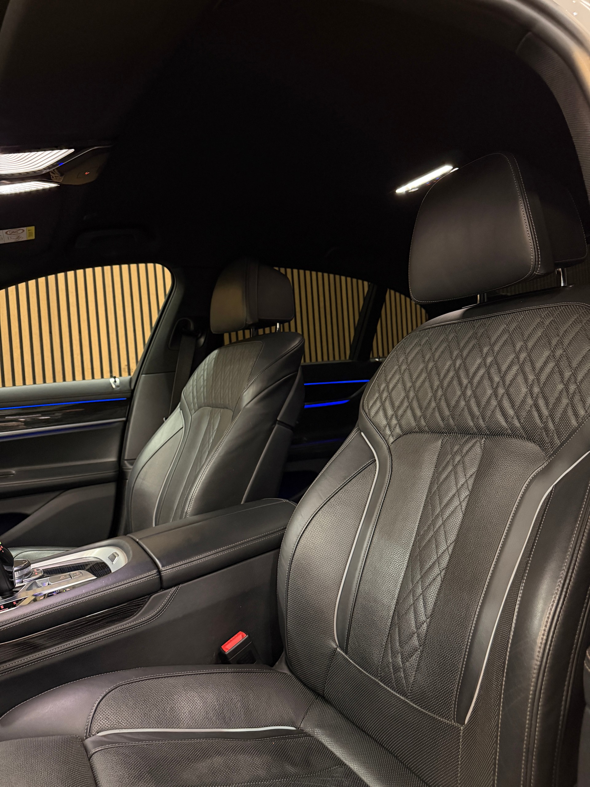 BMW 750i xDrive Steptronic-image-9