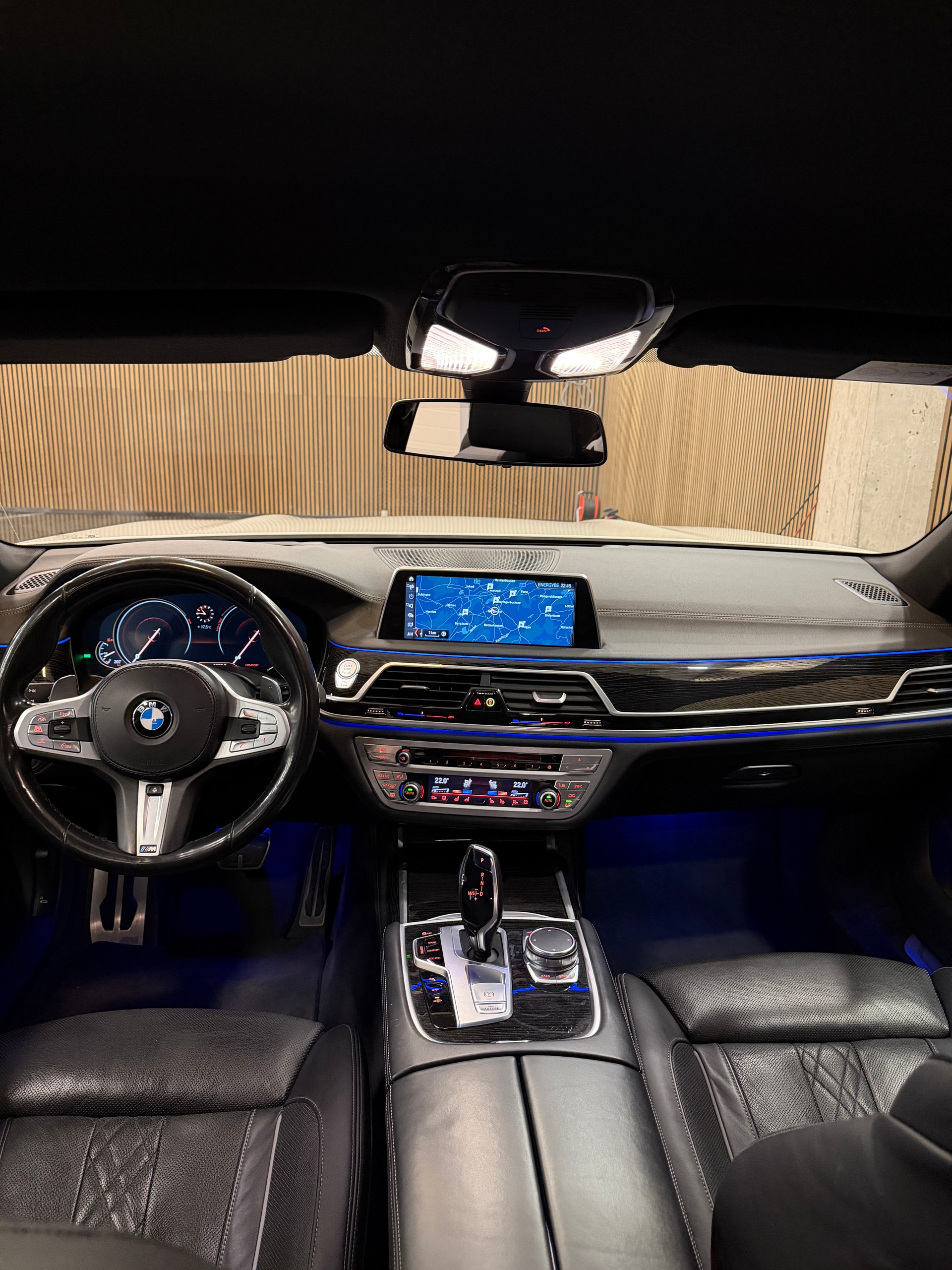 BMW 750i xDrive Steptronic-image-13