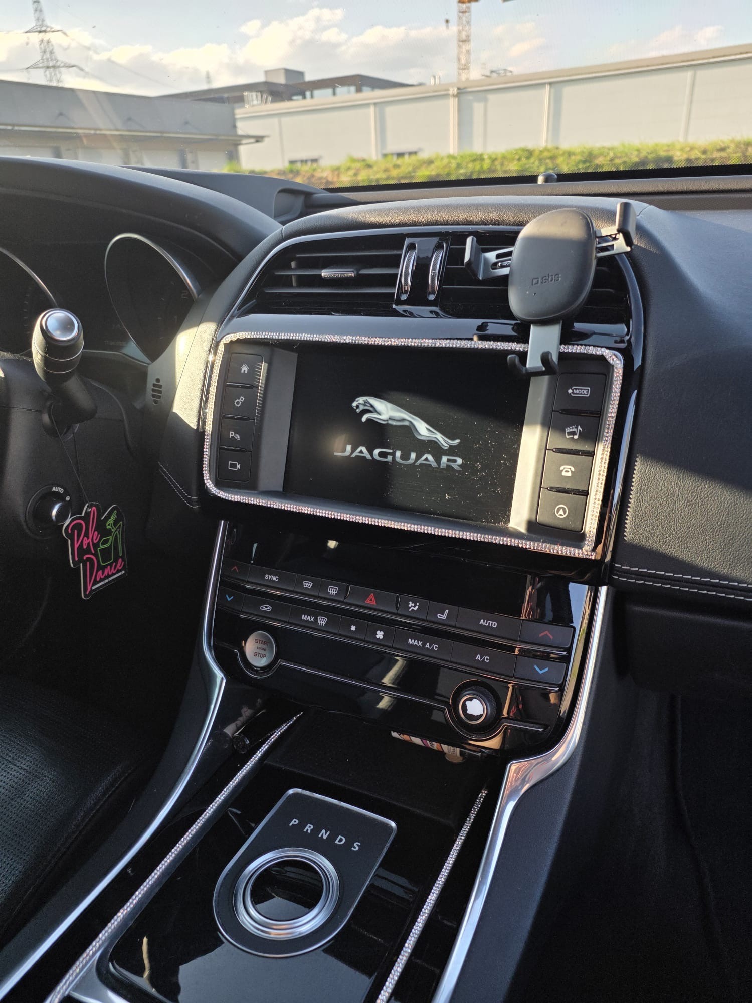 JAGUAR XE 20d R-Sport Automat-image-15
