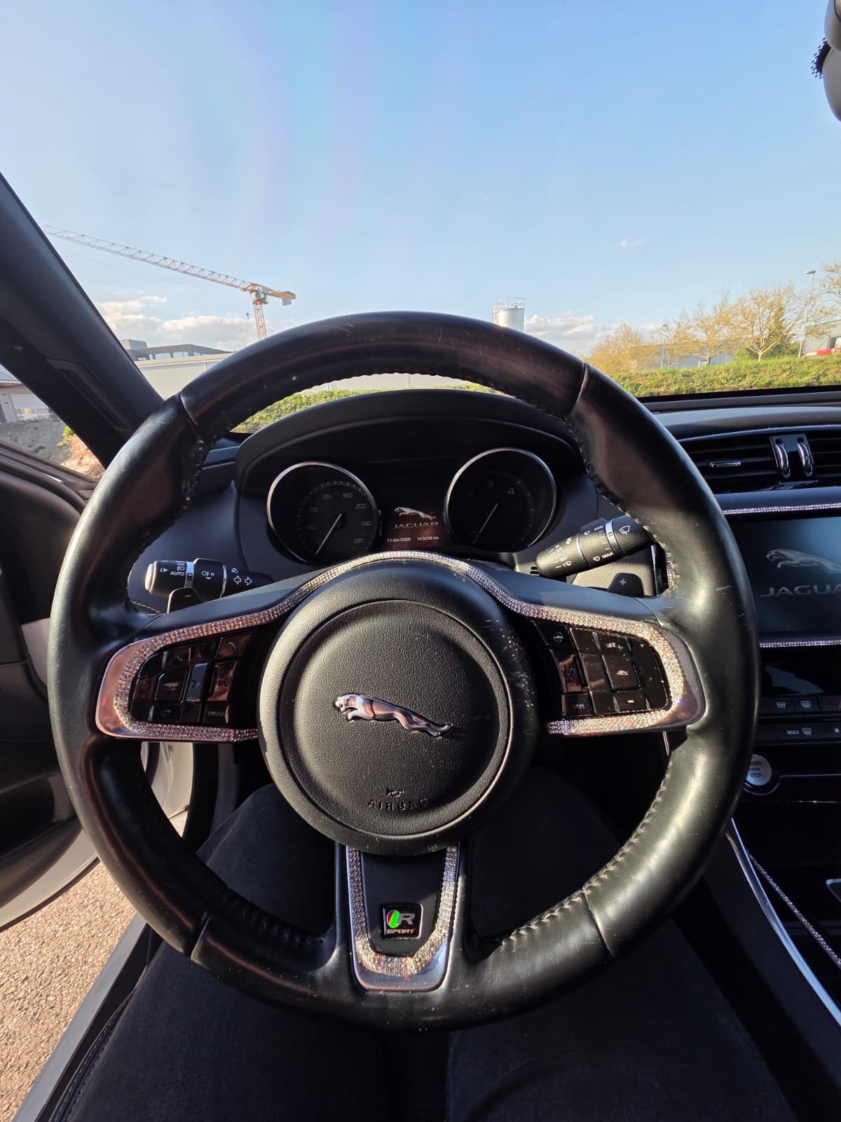 JAGUAR XE 20d R-Sport Automat-image-8